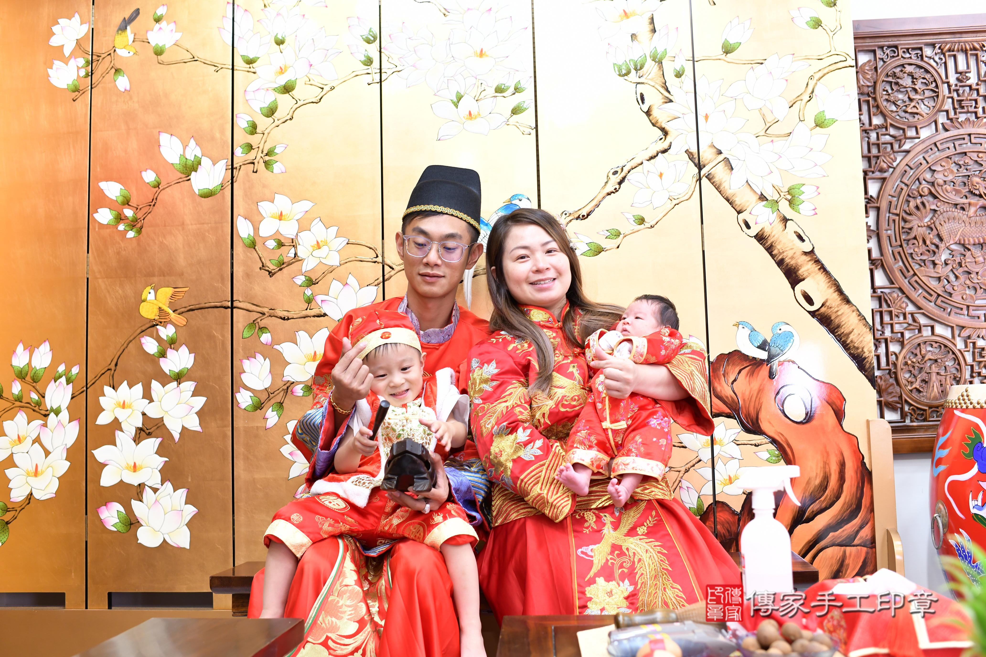 傳家手工印章台南店、抓周、度脺、中國風會場、傳家嬰兒古禮、吉祥話、抓周道具物品24種、拍照。抓周證書。寶寶抓周、滿周歲、生日快樂、祝福