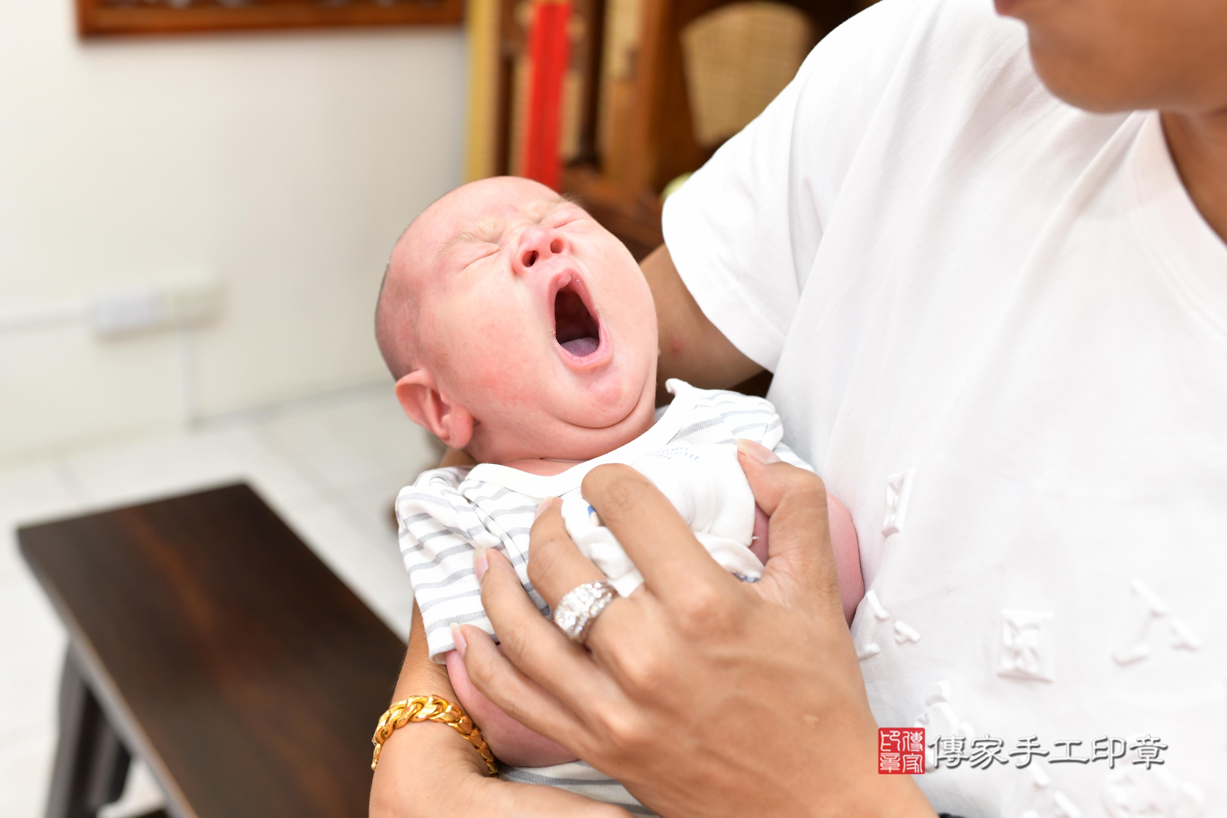 傳家手工印章台南店、抓周、度脺、中國風會場、傳家嬰兒古禮、吉祥話、抓周道具物品24種、拍照。抓周證書。寶寶抓周、滿周歲、生日快樂、祝福