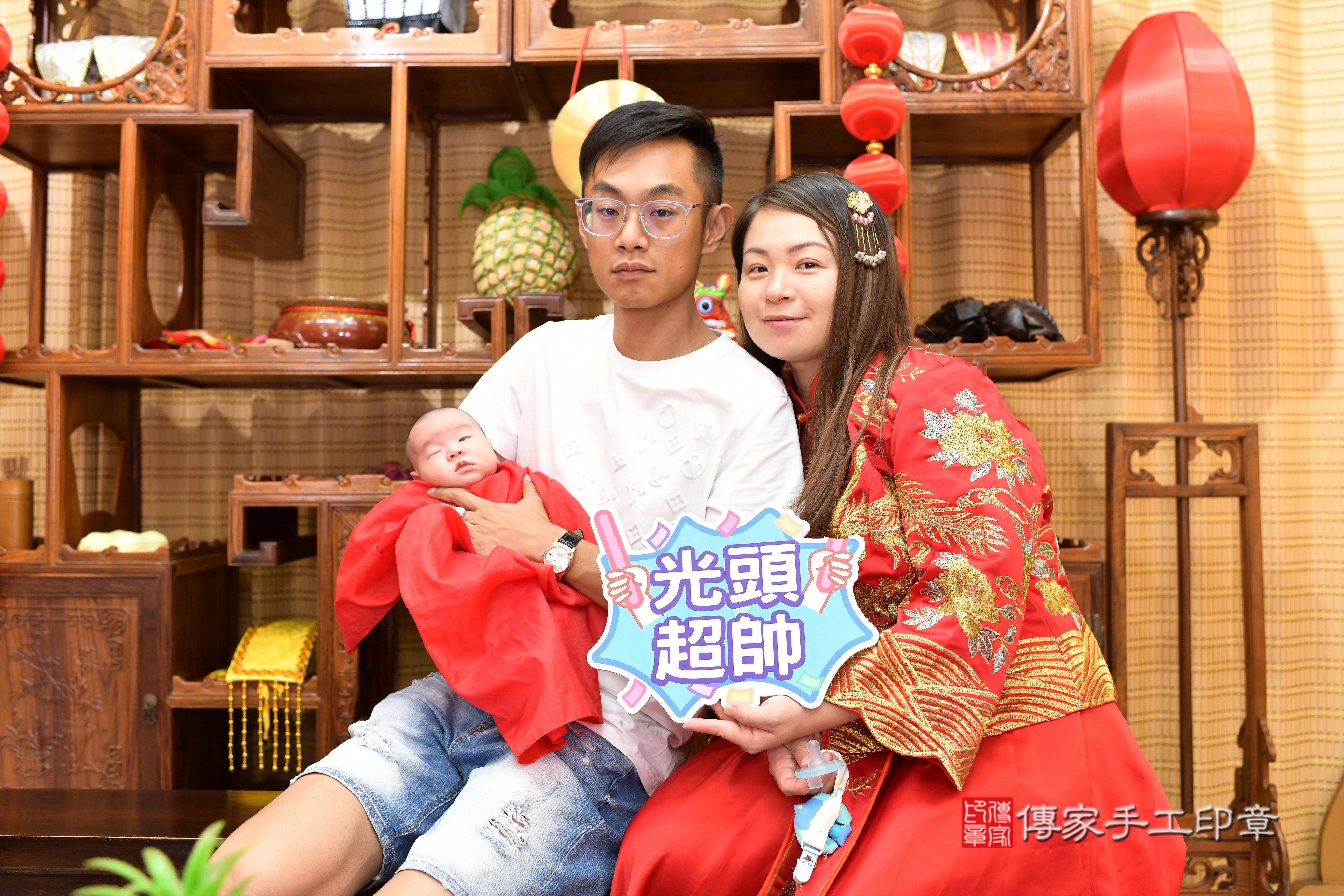 傳家手工印章台南店、抓周、度脺、中國風會場、傳家嬰兒古禮、吉祥話、抓周道具物品24種、拍照。抓周證書。寶寶抓周、滿周歲、生日快樂、祝福
