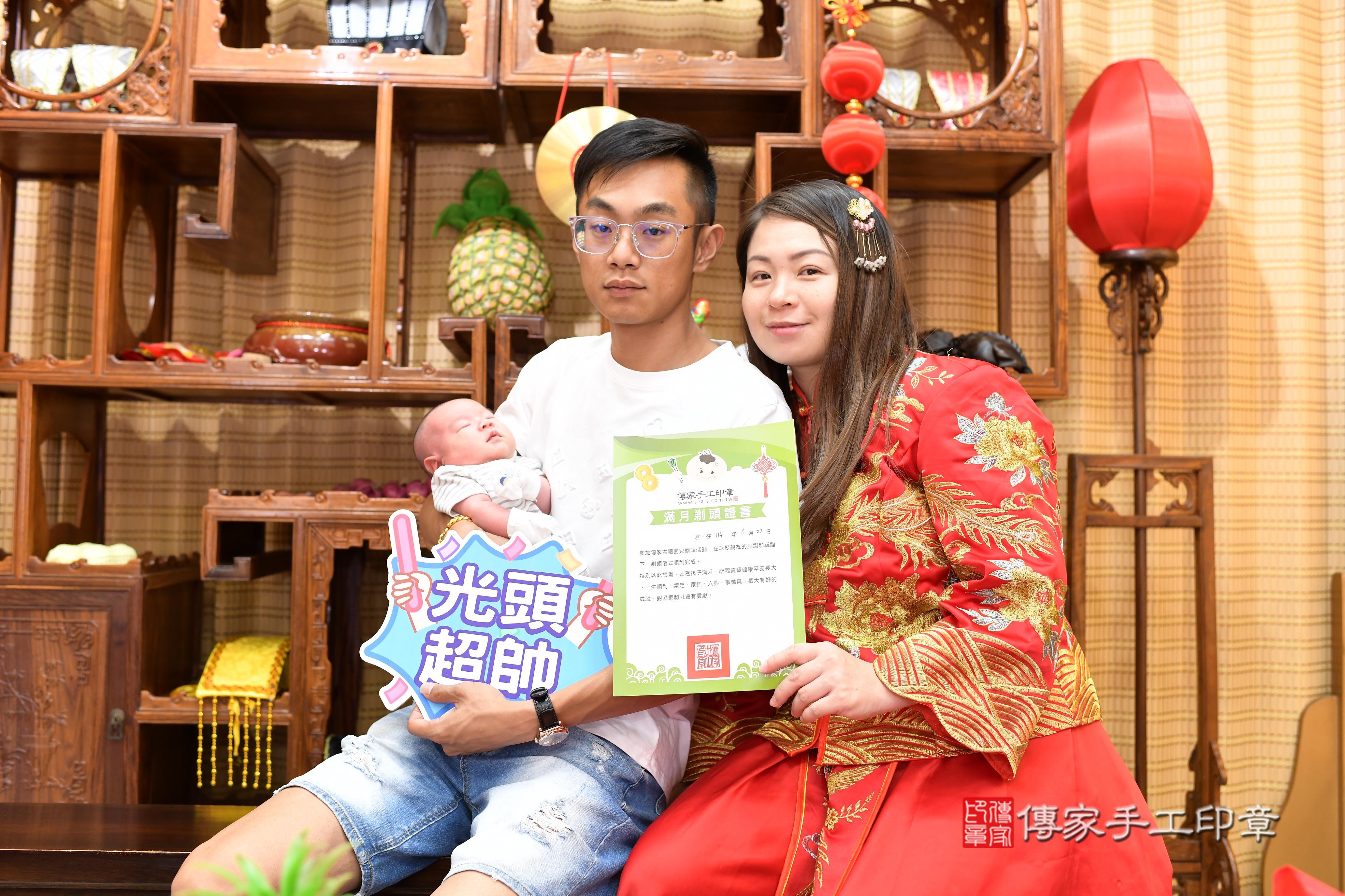 傳家手工印章台南店、抓周、度脺、中國風會場、傳家嬰兒古禮、吉祥話、抓周道具物品24種、拍照。抓周證書。寶寶抓周、滿周歲、生日快樂、祝福