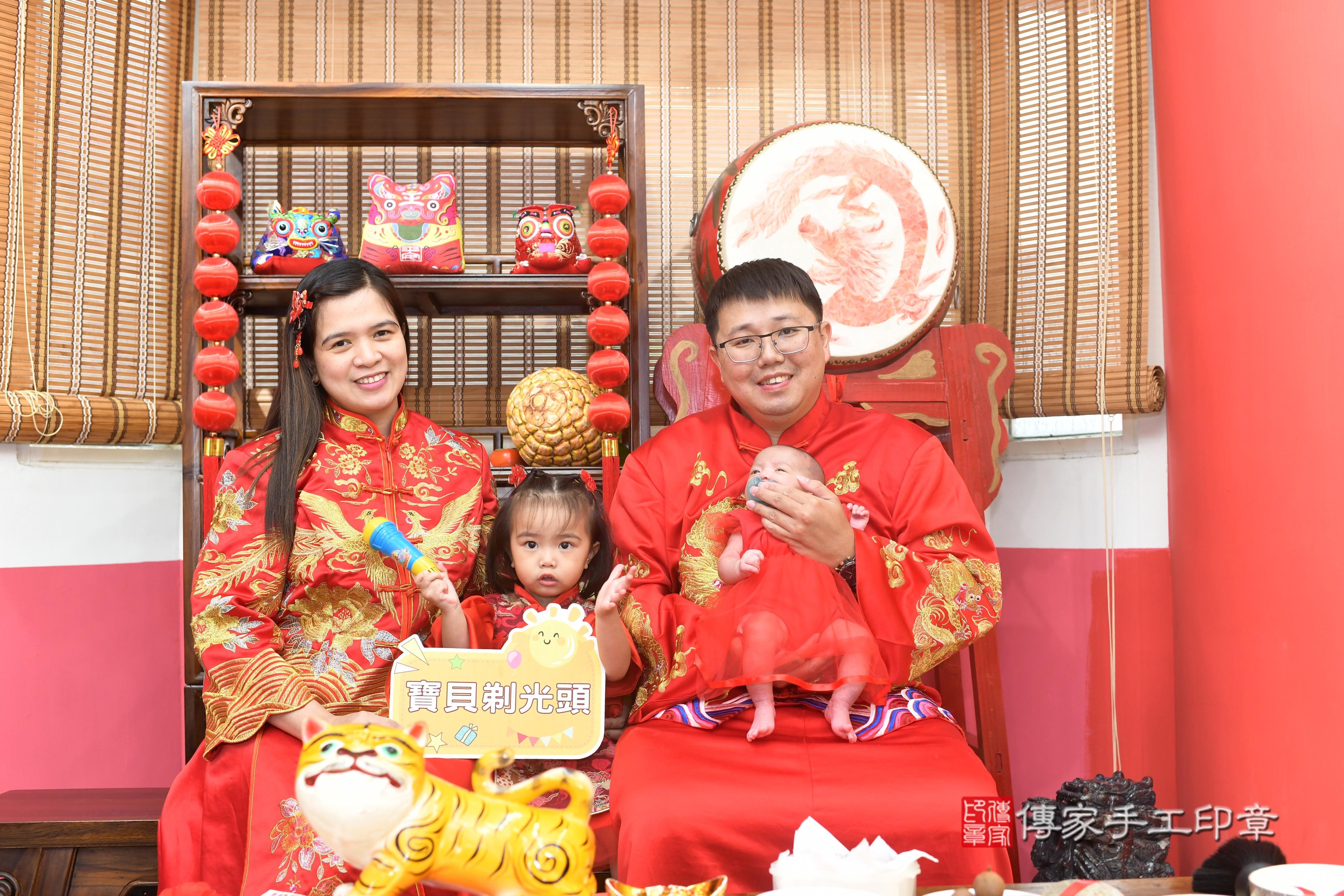 傳家手工印章高雄店、抓周、度脺、中國風會場、傳家嬰兒古禮、吉祥話、抓周道具物品24種、拍照。抓周證書。寶寶抓周、滿周歲、生日快樂、祝福