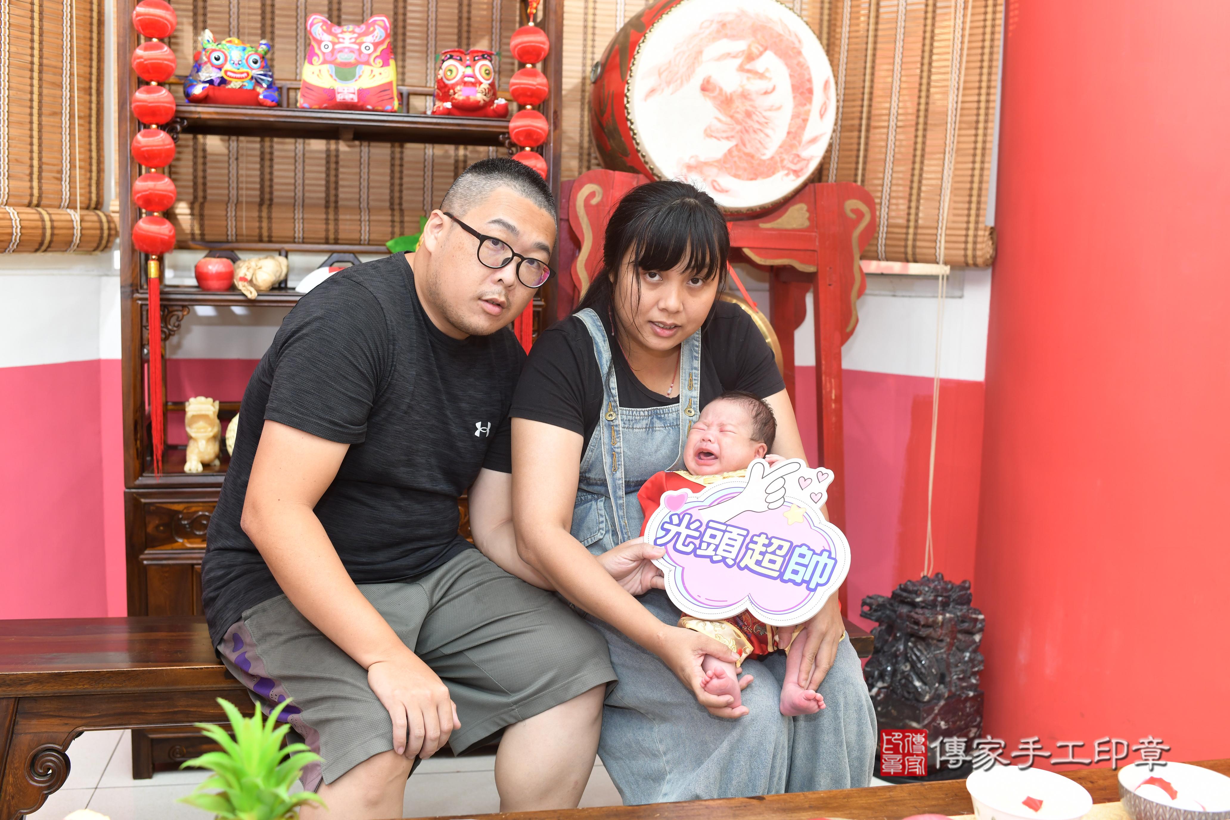 傳家手工印章高雄店、抓周、度脺、中國風會場、傳家嬰兒古禮、吉祥話、抓周道具物品24種、拍照。抓周證書。寶寶抓周、滿周歲、生日快樂、祝福