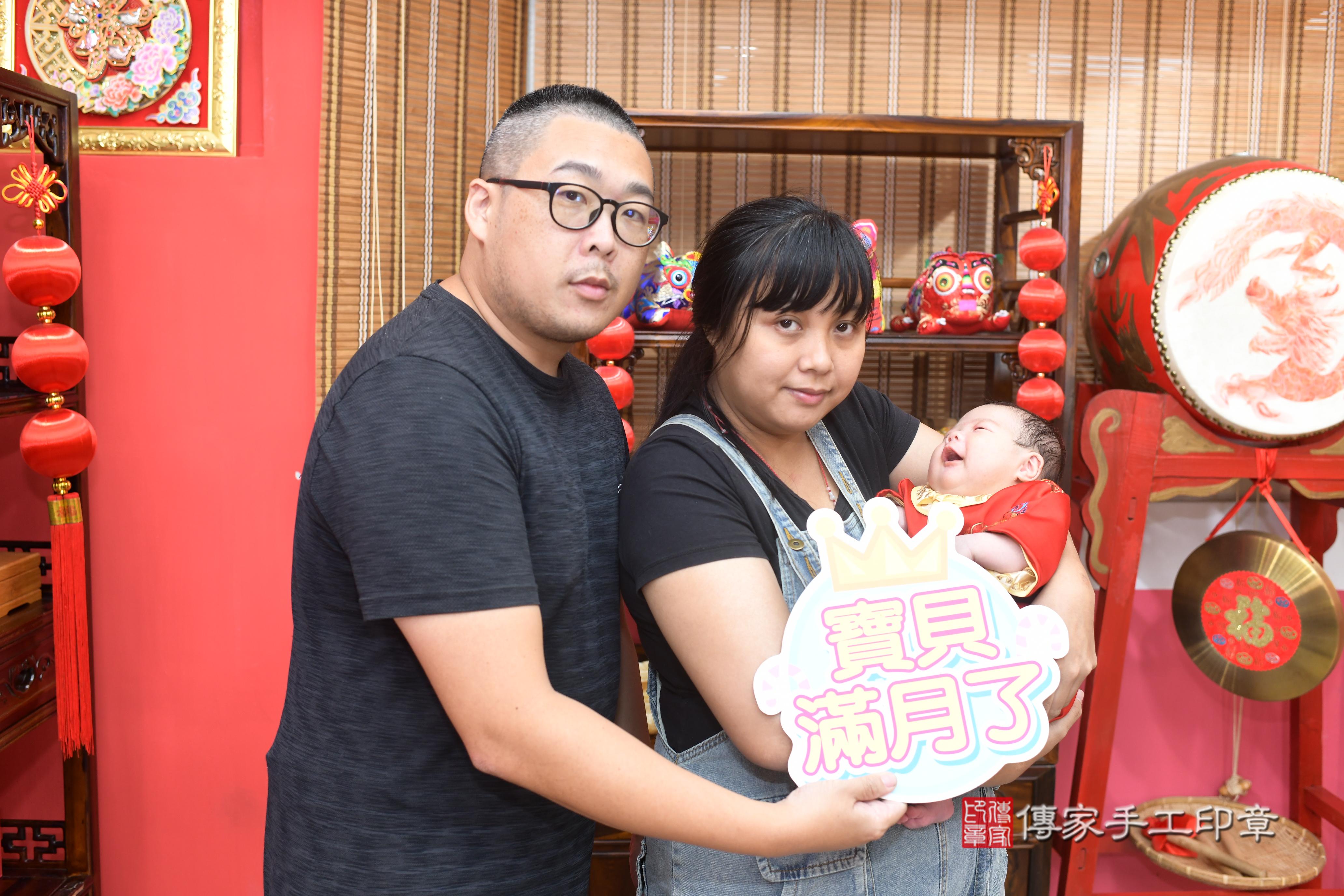 傳家手工印章高雄店、抓周、度脺、中國風會場、傳家嬰兒古禮、吉祥話、抓周道具物品24種、拍照。抓周證書。寶寶抓周、滿周歲、生日快樂、祝福