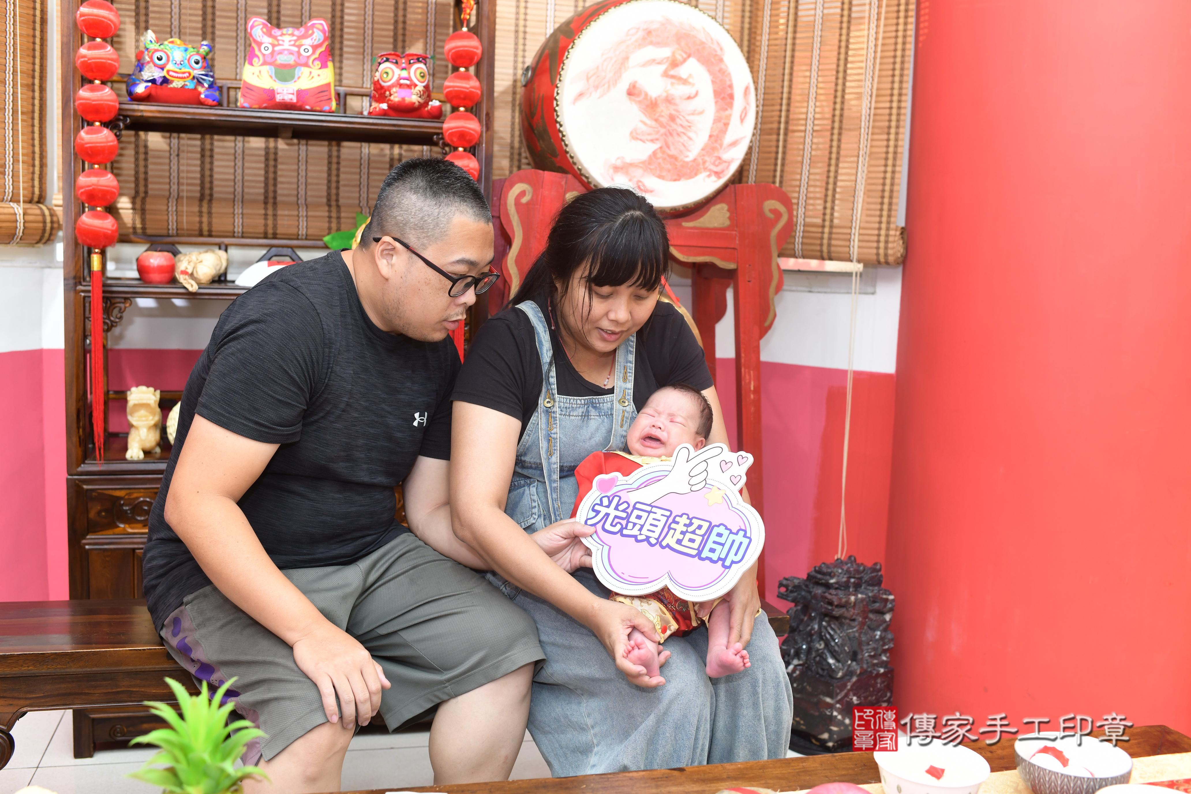 傳家手工印章高雄店、抓周、度脺、中國風會場、傳家嬰兒古禮、吉祥話、抓周道具物品24種、拍照。抓周證書。寶寶抓周、滿周歲、生日快樂、祝福