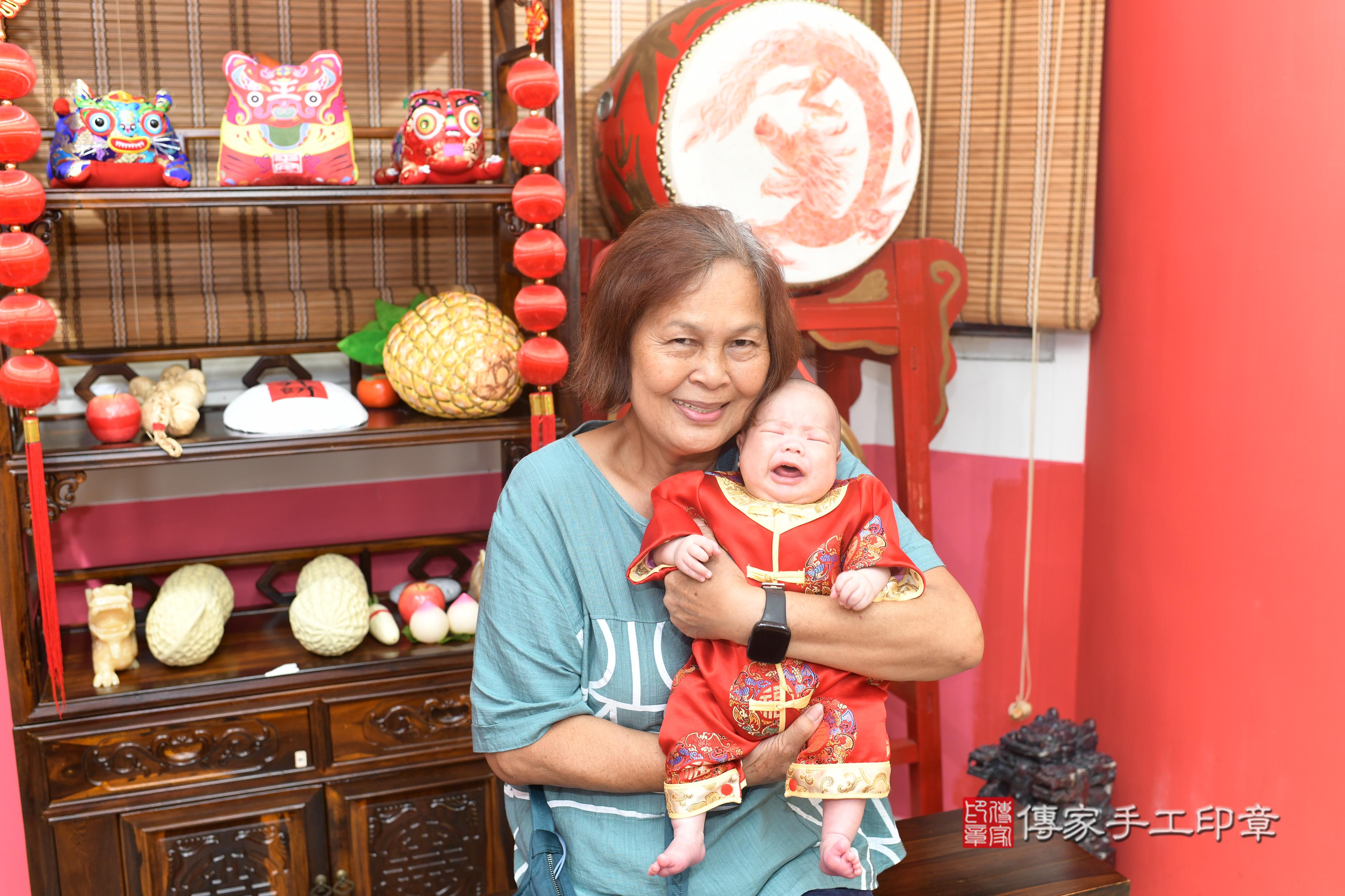 傳家手工印章高雄店、抓周、度脺、中國風會場、傳家嬰兒古禮、吉祥話、抓周道具物品24種、拍照。抓周證書。寶寶抓周、滿周歲、生日快樂、祝福