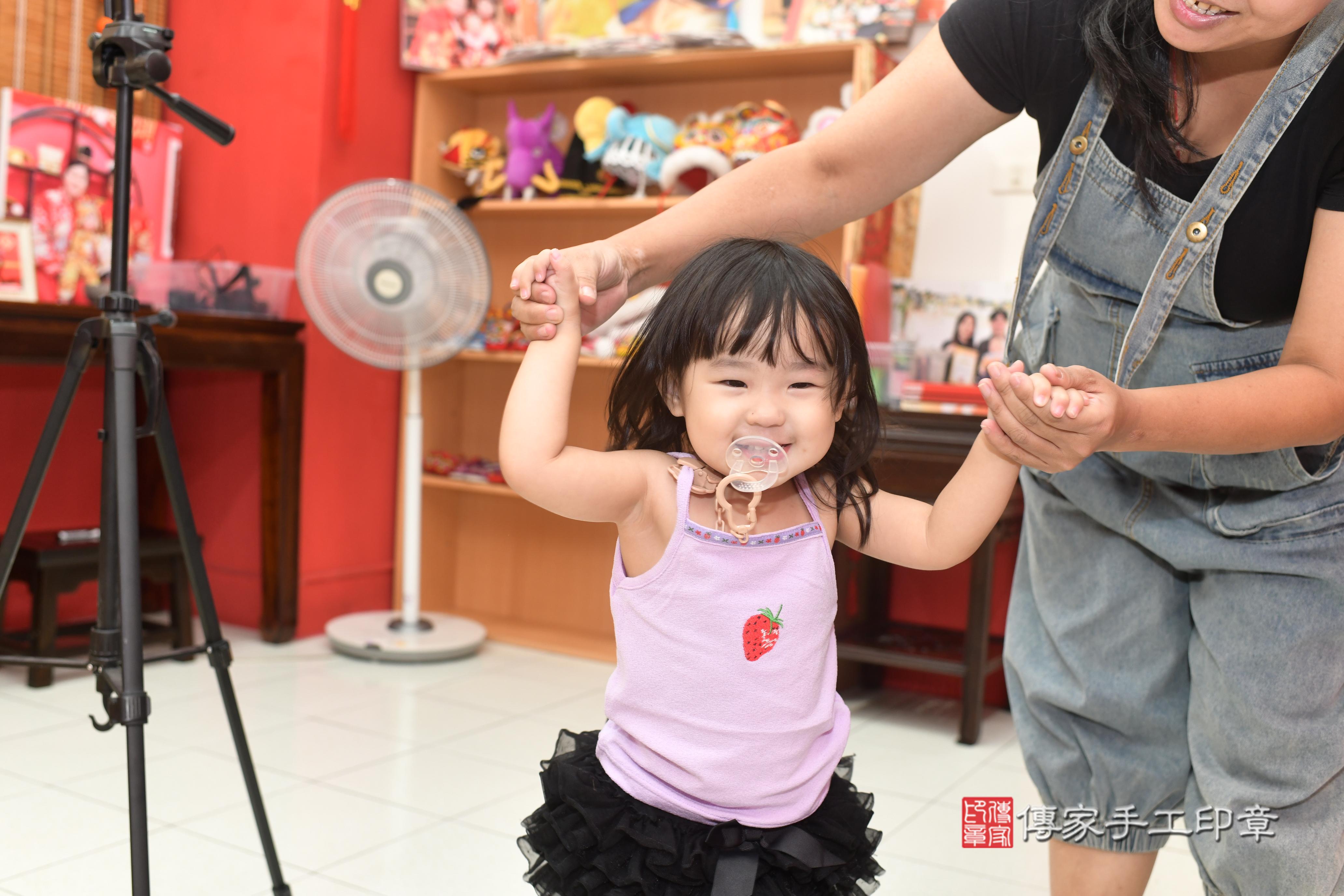 傳家手工印章高雄店、抓周、度脺、中國風會場、傳家嬰兒古禮、吉祥話、抓周道具物品24種、拍照。抓周證書。寶寶抓周、滿周歲、生日快樂、祝福