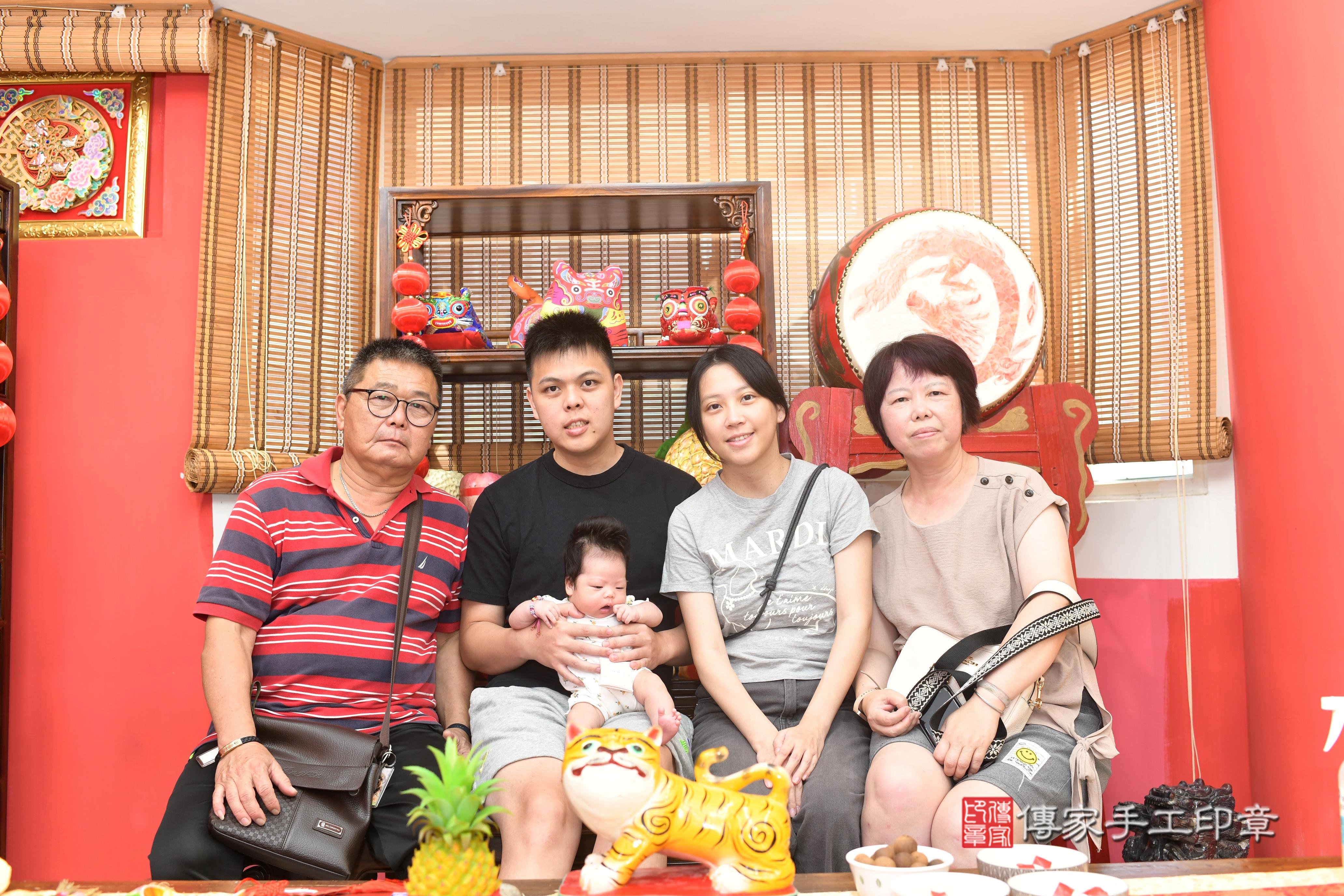 傳家手工印章高雄店、抓周、度脺、中國風會場、傳家嬰兒古禮、吉祥話、抓周道具物品24種、拍照。抓周證書。寶寶抓周、滿周歲、生日快樂、祝福