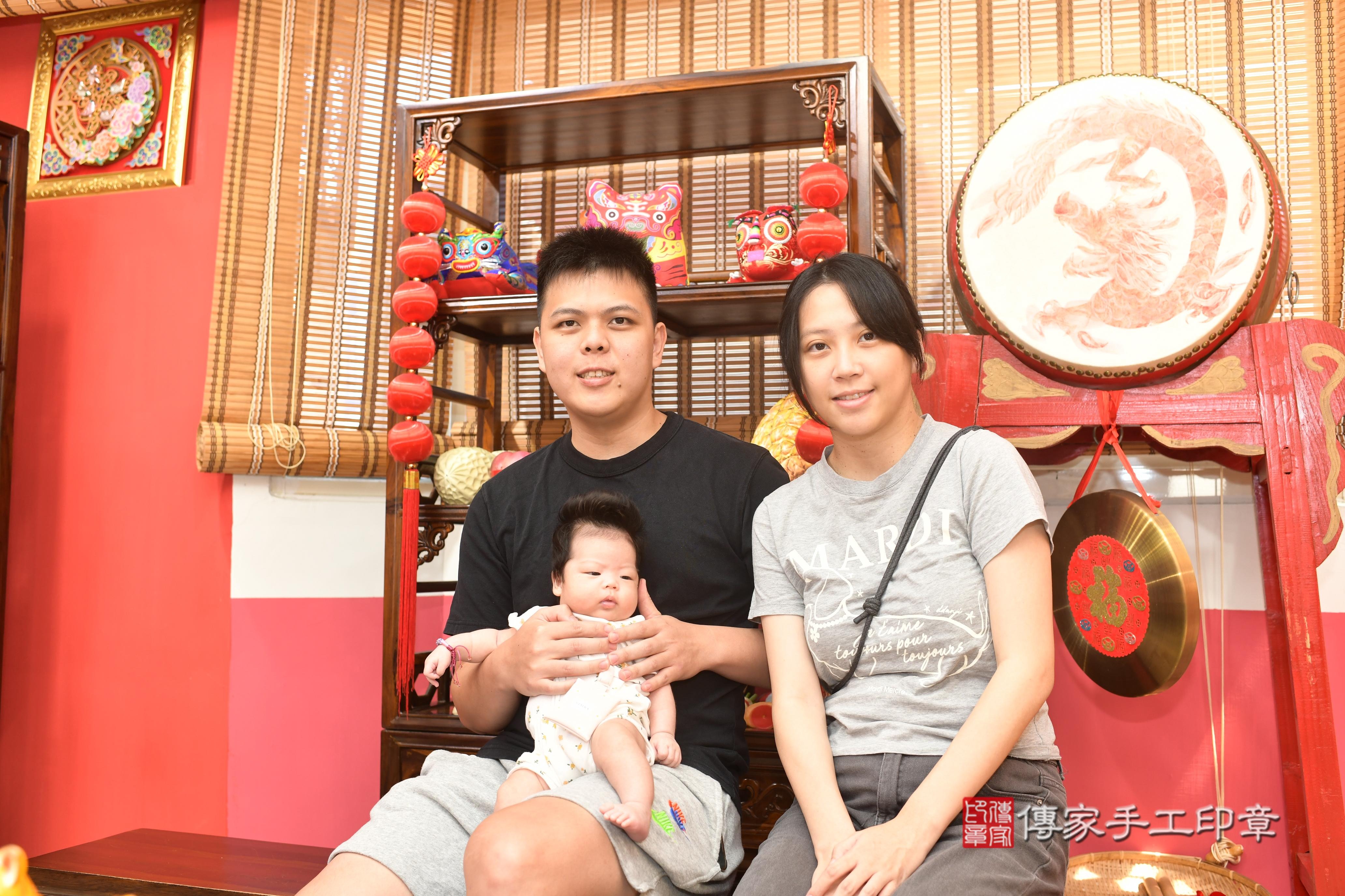 傳家手工印章高雄店、抓周、度脺、中國風會場、傳家嬰兒古禮、吉祥話、抓周道具物品24種、拍照。抓周證書。寶寶抓周、滿周歲、生日快樂、祝福