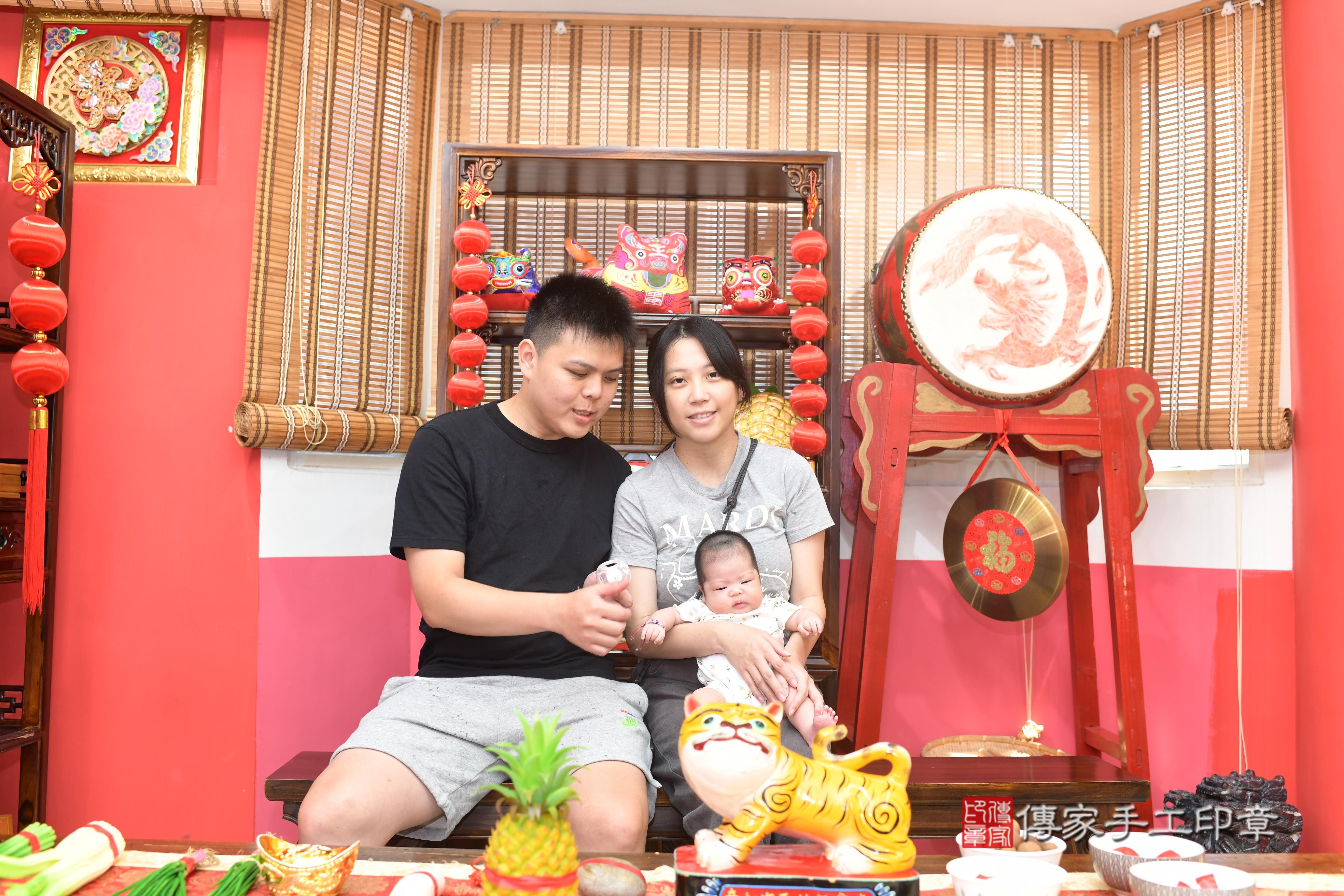 傳家手工印章高雄店、抓周、度脺、中國風會場、傳家嬰兒古禮、吉祥話、抓周道具物品24種、拍照。抓周證書。寶寶抓周、滿周歲、生日快樂、祝福