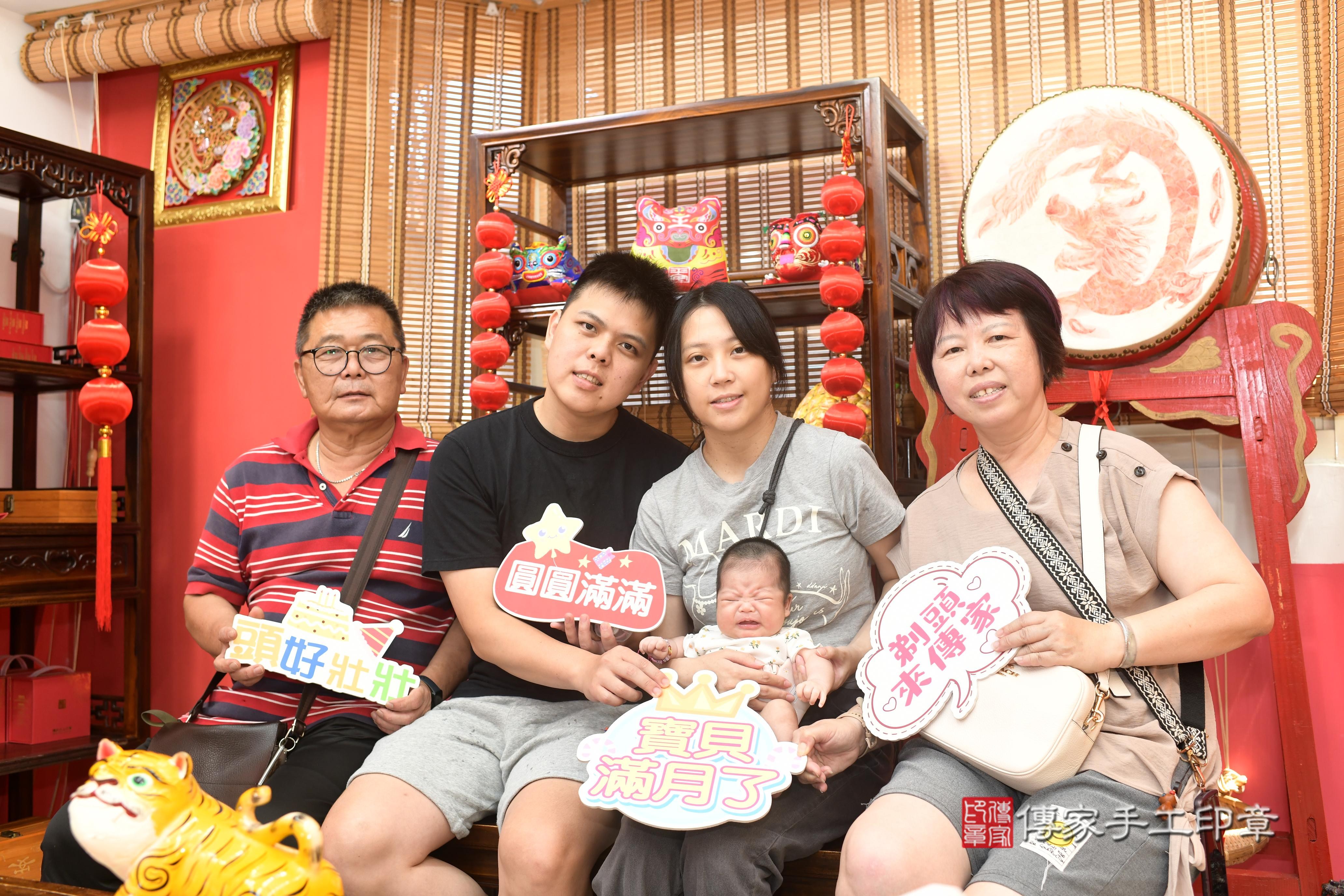 傳家手工印章高雄店、抓周、度脺、中國風會場、傳家嬰兒古禮、吉祥話、抓周道具物品24種、拍照。抓周證書。寶寶抓周、滿周歲、生日快樂、祝福