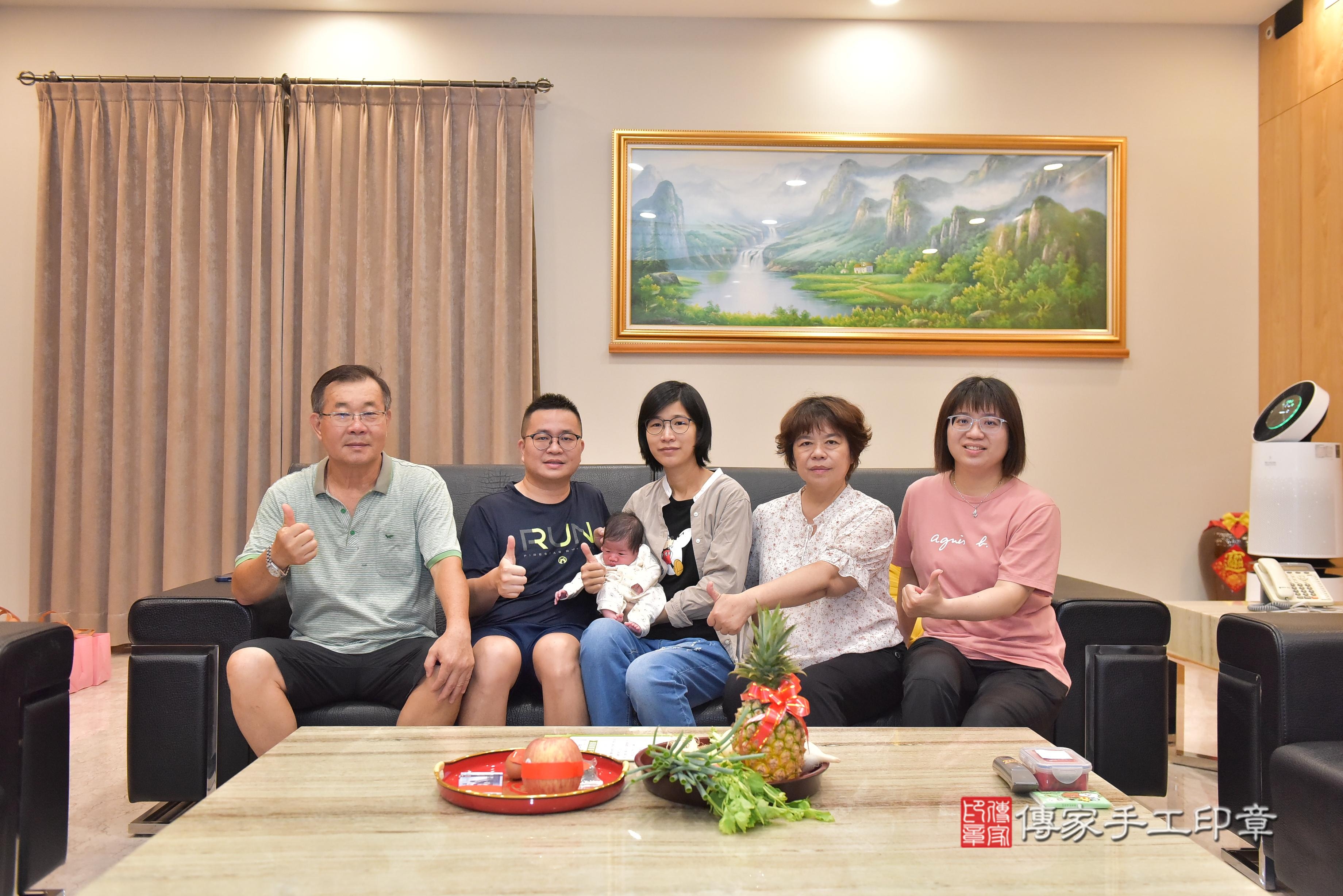 傳家手工印章高雄店、抓周、度脺、中國風會場、傳家嬰兒古禮、吉祥話、抓周道具物品24種、拍照。抓周證書。寶寶抓周、滿周歲、生日快樂、祝福