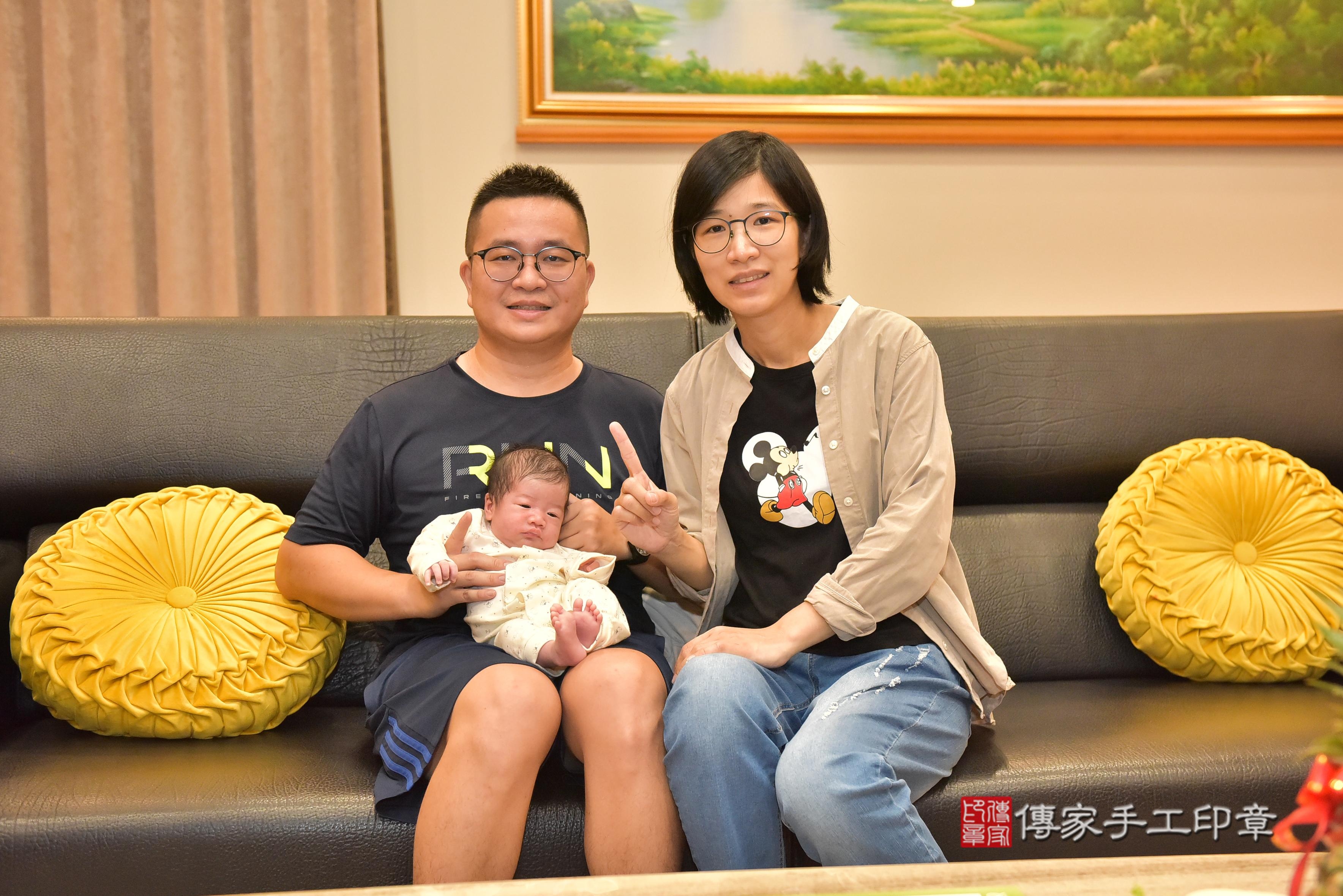 傳家手工印章高雄店、抓周、度脺、中國風會場、傳家嬰兒古禮、吉祥話、抓周道具物品24種、拍照。抓周證書。寶寶抓周、滿周歲、生日快樂、祝福