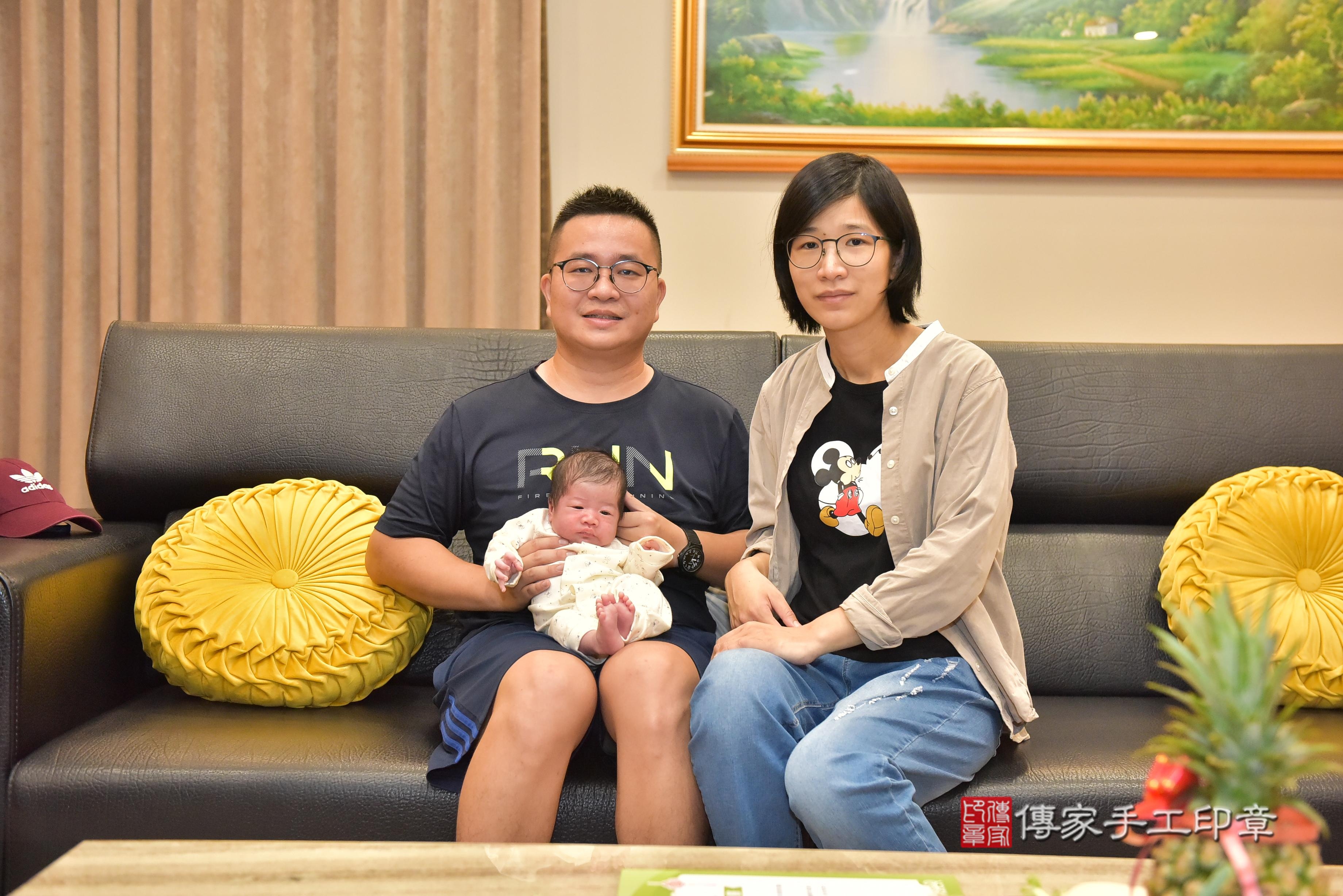 傳家手工印章高雄店、抓周、度脺、中國風會場、傳家嬰兒古禮、吉祥話、抓周道具物品24種、拍照。抓周證書。寶寶抓周、滿周歲、生日快樂、祝福