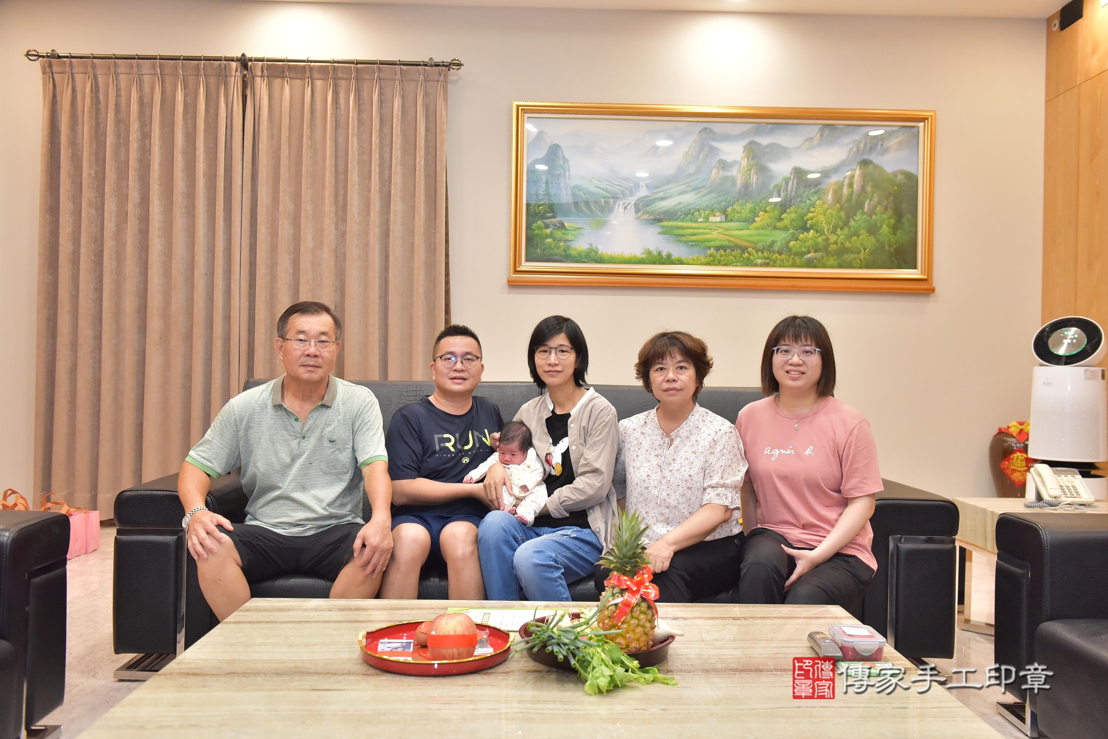 傳家手工印章高雄店、抓周、度脺、中國風會場、傳家嬰兒古禮、吉祥話、抓周道具物品24種、拍照。抓周證書。寶寶抓周、滿周歲、生日快樂、祝福