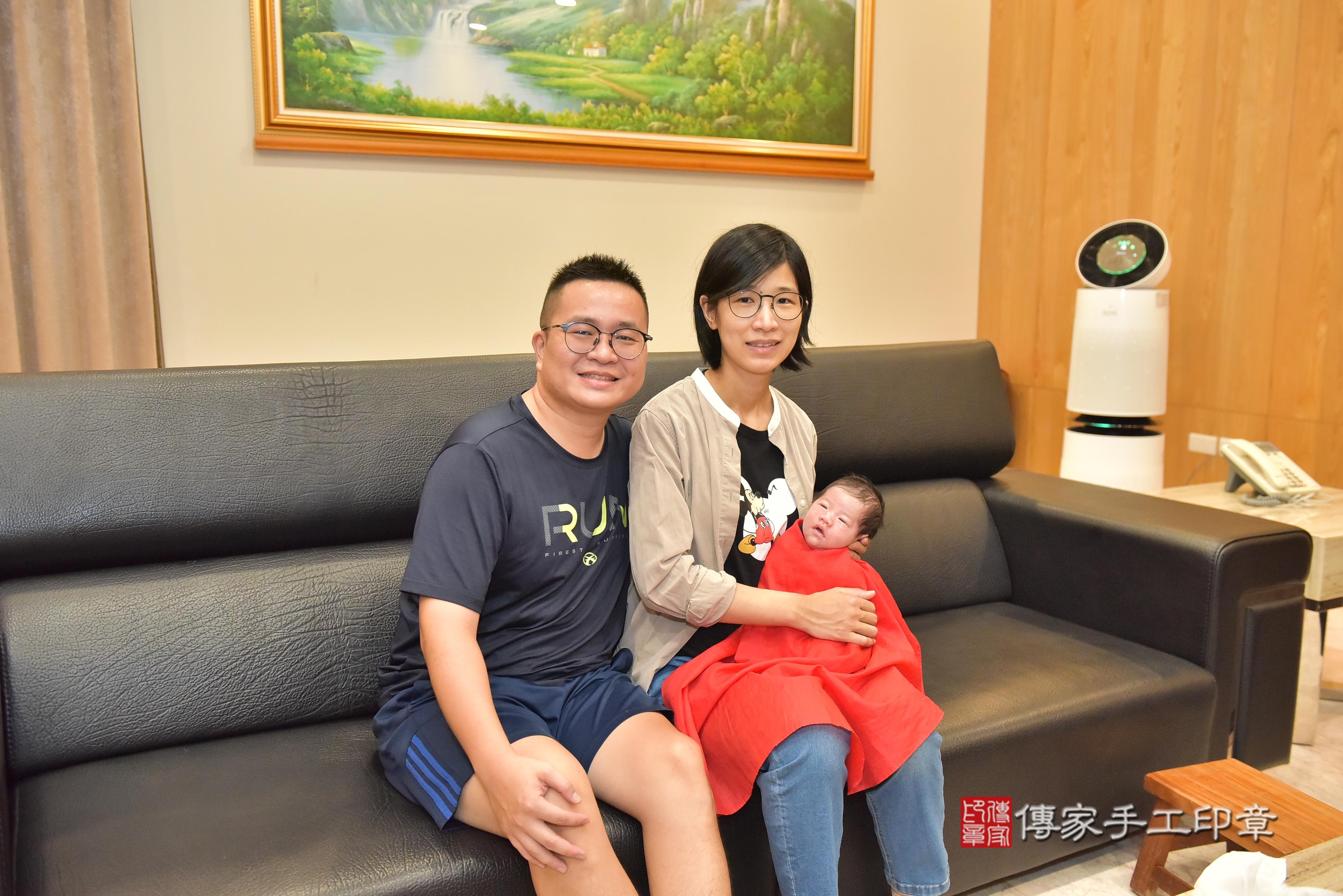 傳家手工印章高雄店、抓周、度脺、中國風會場、傳家嬰兒古禮、吉祥話、抓周道具物品24種、拍照。抓周證書。寶寶抓周、滿周歲、生日快樂、祝福