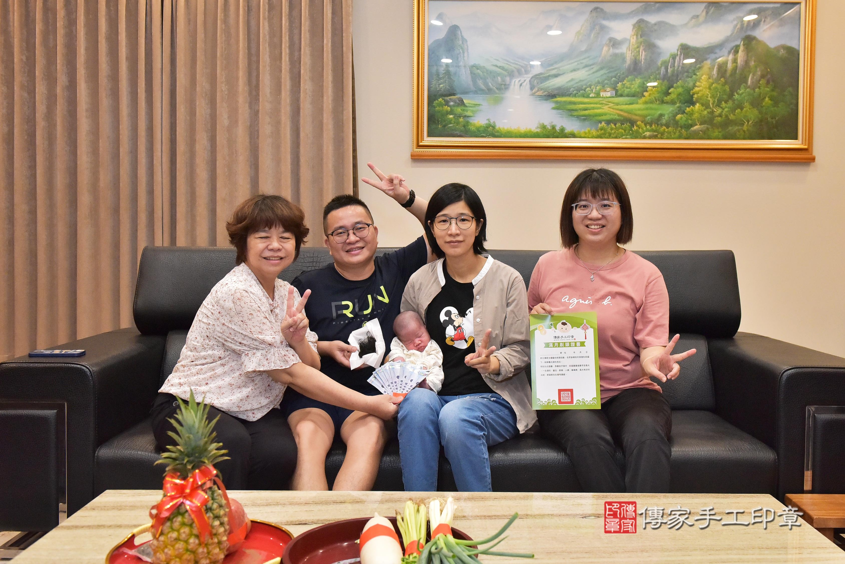 傳家手工印章高雄店、抓周、度脺、中國風會場、傳家嬰兒古禮、吉祥話、抓周道具物品24種、拍照。抓周證書。寶寶抓周、滿周歲、生日快樂、祝福