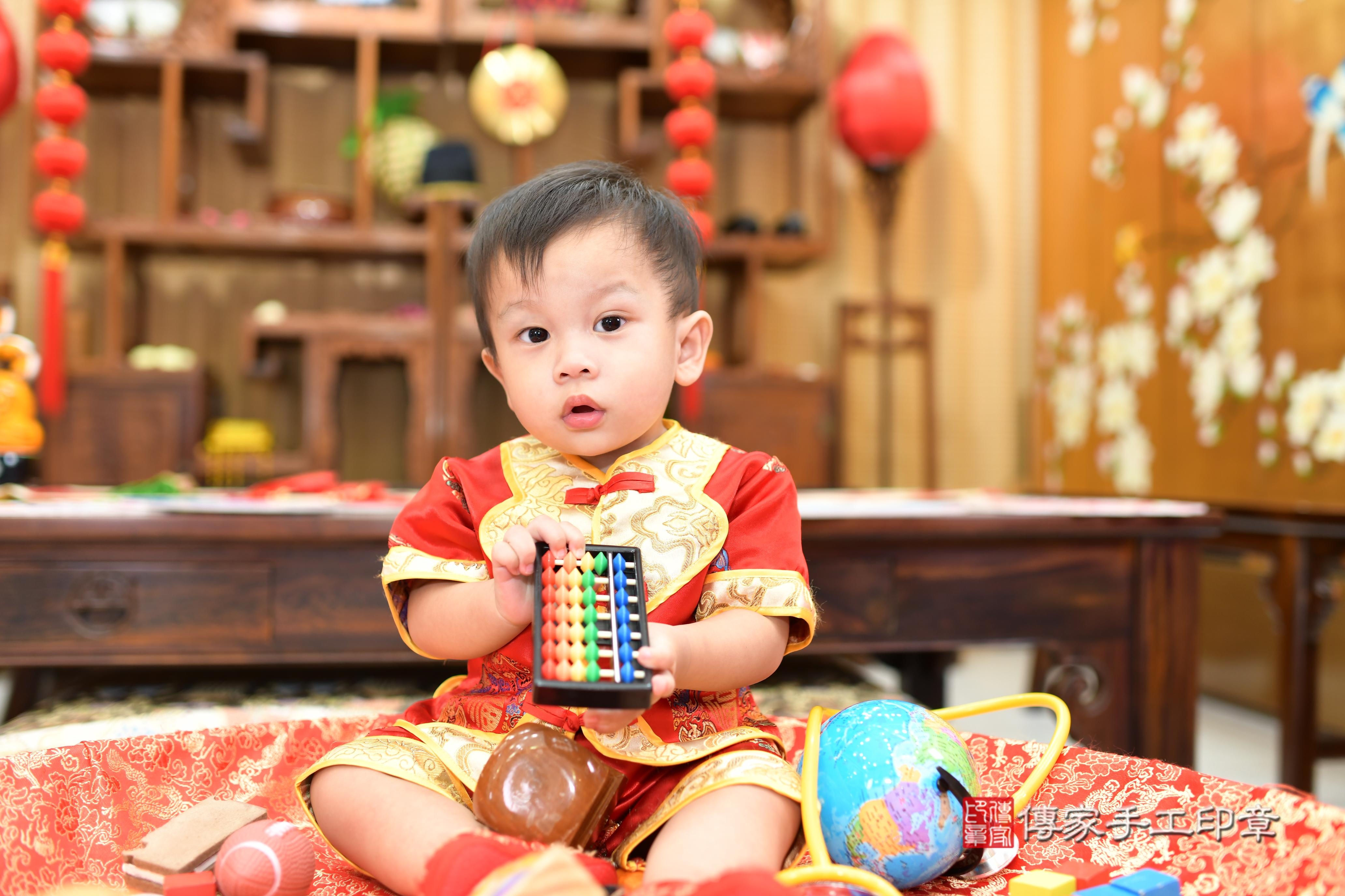 傳家手工印章台南店、抓周、度脺、中國風會場、傳家嬰兒古禮、吉祥話、抓周道具物品24種、拍照。抓周證書。寶寶抓周、滿周歲、生日快樂、祝福 傳家手工印章台南店、抓周、度脺、中國風會場、傳家嬰兒古禮、吉祥話、抓周道具物品24種、拍照。抓周證書。寶寶抓周、滿周歲、生日快樂、祝福