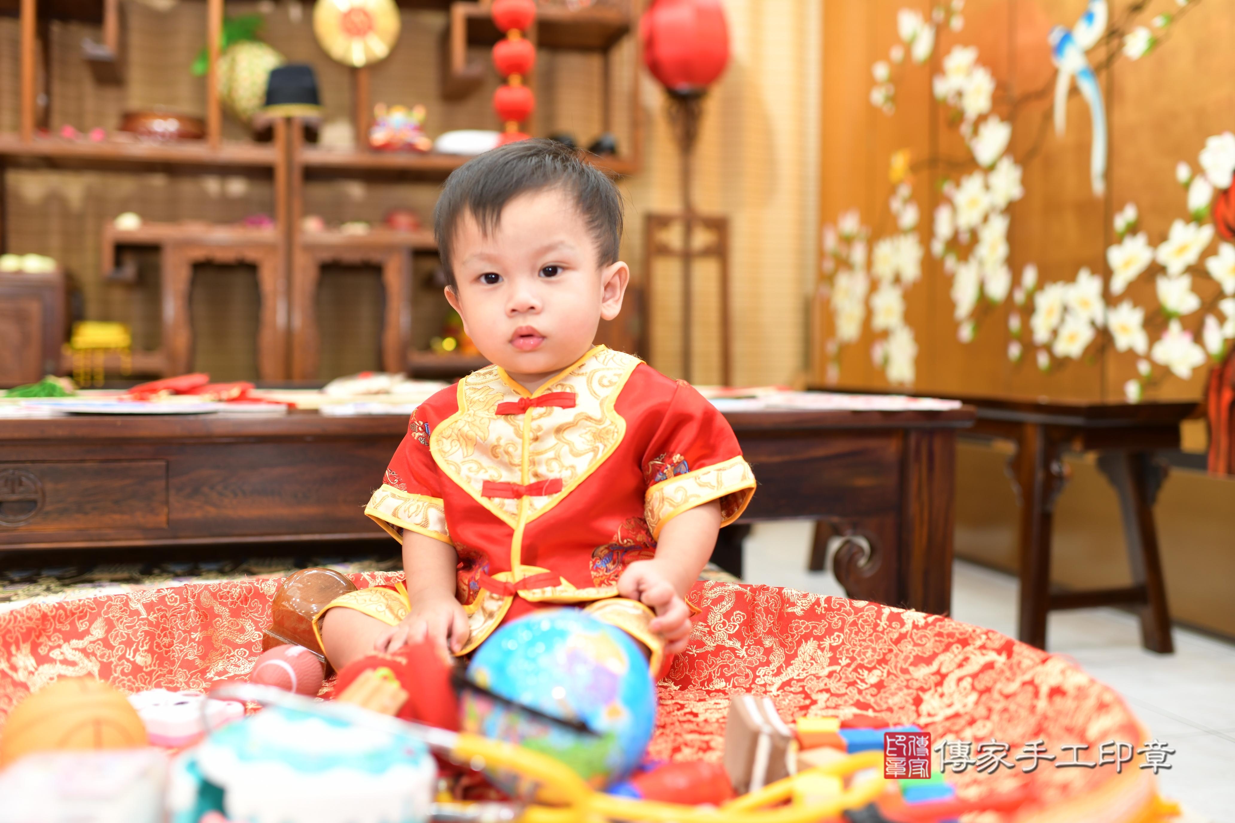 傳家手工印章台南店、抓周、度脺、中國風會場、傳家嬰兒古禮、吉祥話、抓周道具物品24種、拍照。抓周證書。寶寶抓周、滿周歲、生日快樂、祝福 傳家手工印章台南店、抓周、度脺、中國風會場、傳家嬰兒古禮、吉祥話、抓周道具物品24種、拍照。抓周證書。寶寶抓周、滿周歲、生日快樂、祝福