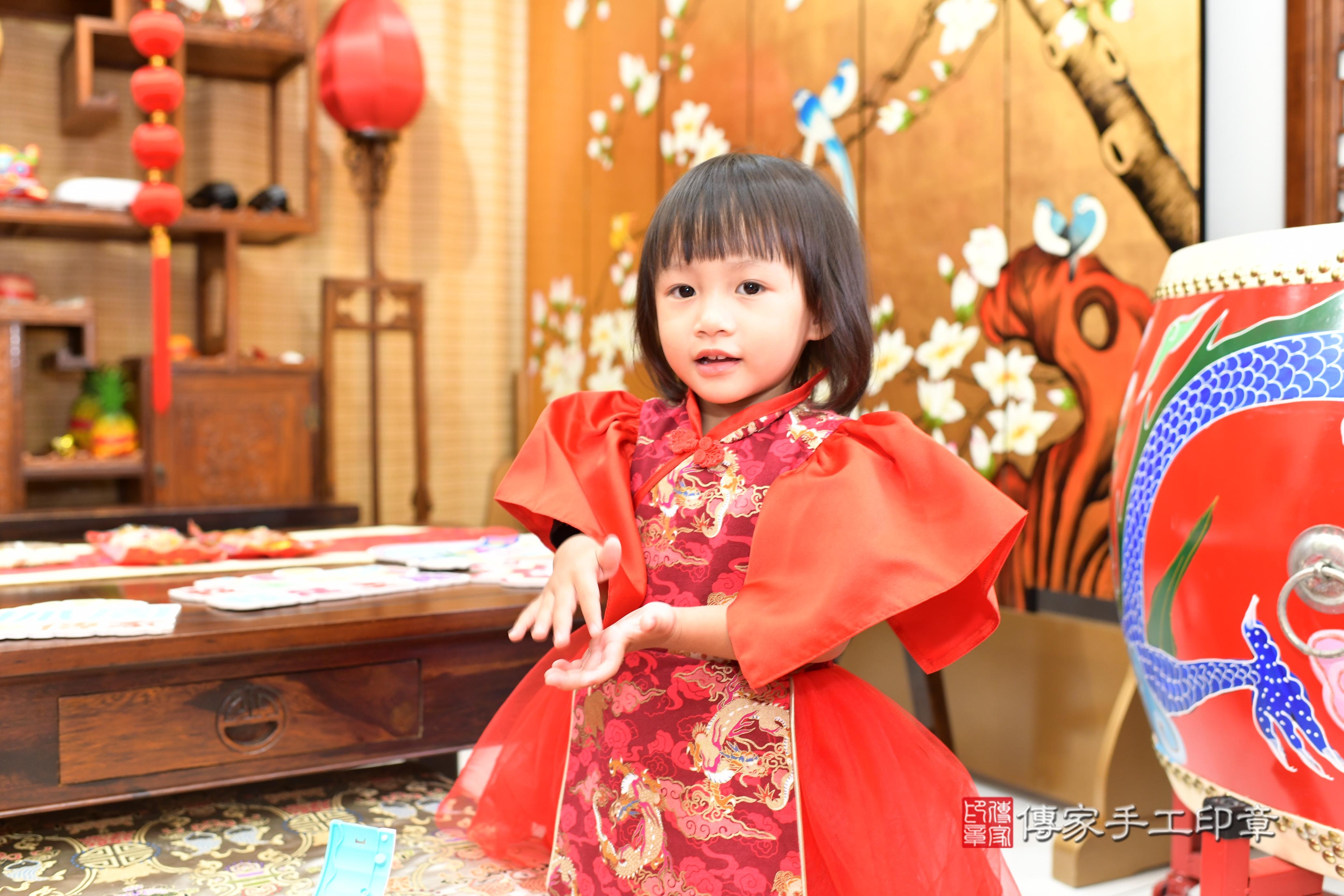 傳家手工印章台南店、抓周、度脺、中國風會場、傳家嬰兒古禮、吉祥話、抓周道具物品24種、拍照。抓周證書。寶寶抓周、滿周歲、生日快樂、祝福 傳家手工印章台南店、抓周、度脺、中國風會場、傳家嬰兒古禮、吉祥話、抓周道具物品24種、拍照。抓周證書。寶寶抓周、滿周歲、生日快樂、祝福