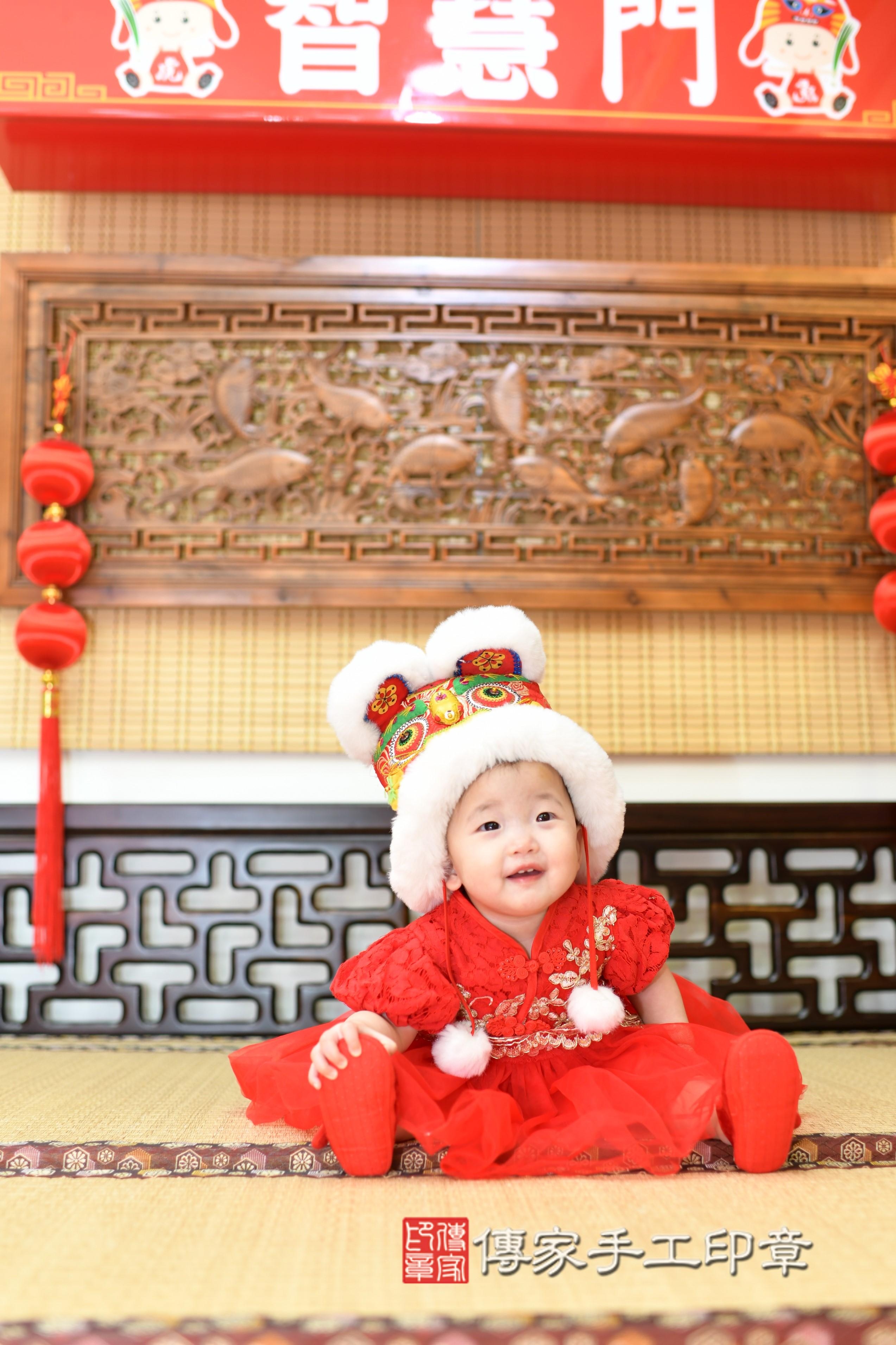 傳家手工印章台南店、抓周、度脺、中國風會場、傳家嬰兒古禮、吉祥話、抓周道具物品24種、拍照。抓周證書。寶寶抓周、滿周歲、生日快樂、祝福