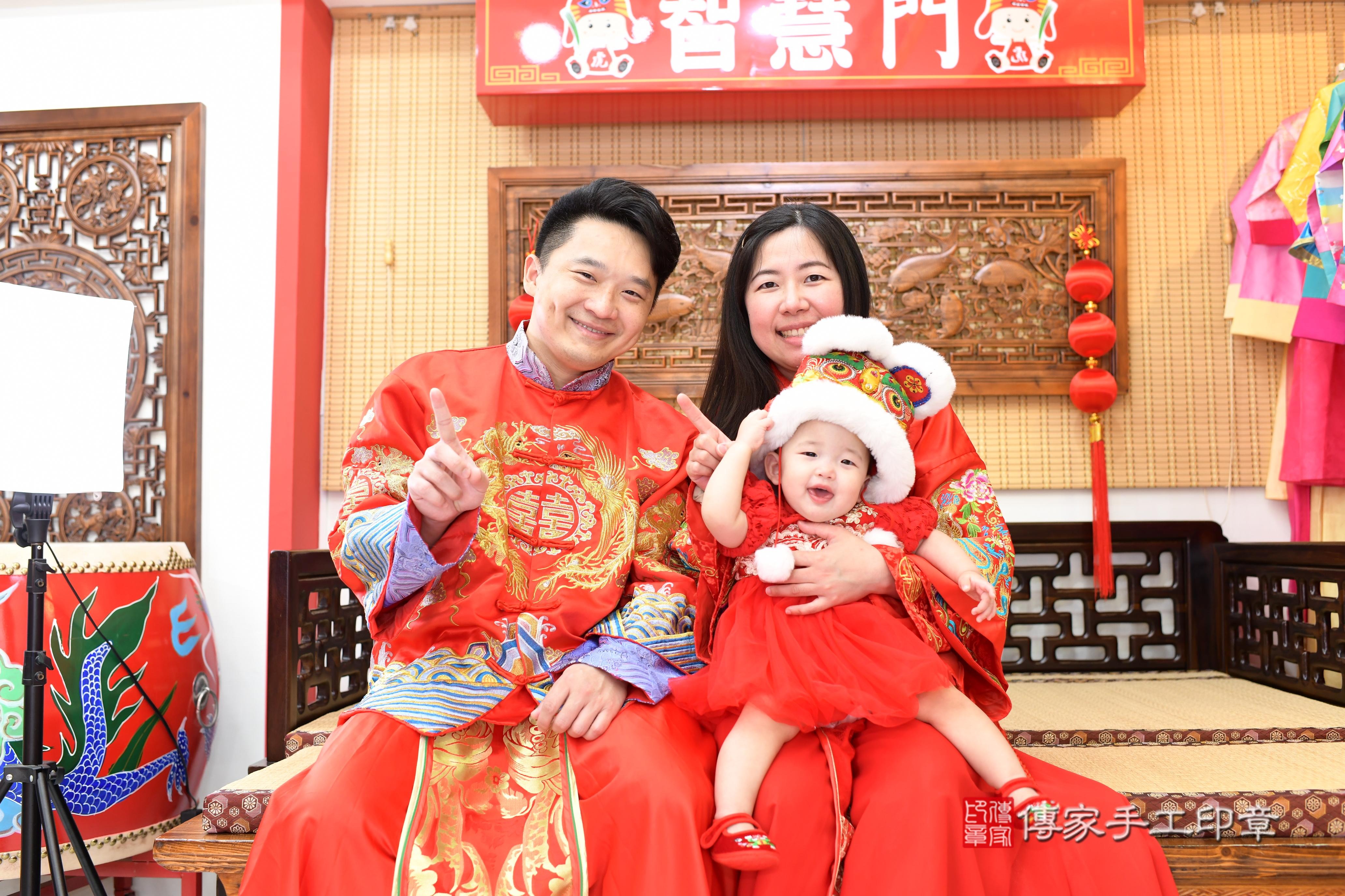 傳家手工印章台南店、抓周、度脺、中國風會場、傳家嬰兒古禮、吉祥話、抓周道具物品24種、拍照。抓周證書。寶寶抓周、滿周歲、生日快樂、祝福 傳家手工印章台南店、抓周、度脺、中國風會場、傳家嬰兒古禮、吉祥話、抓周道具物品24種、拍照。抓周證書。寶寶抓周、滿周歲、生日快樂、祝福