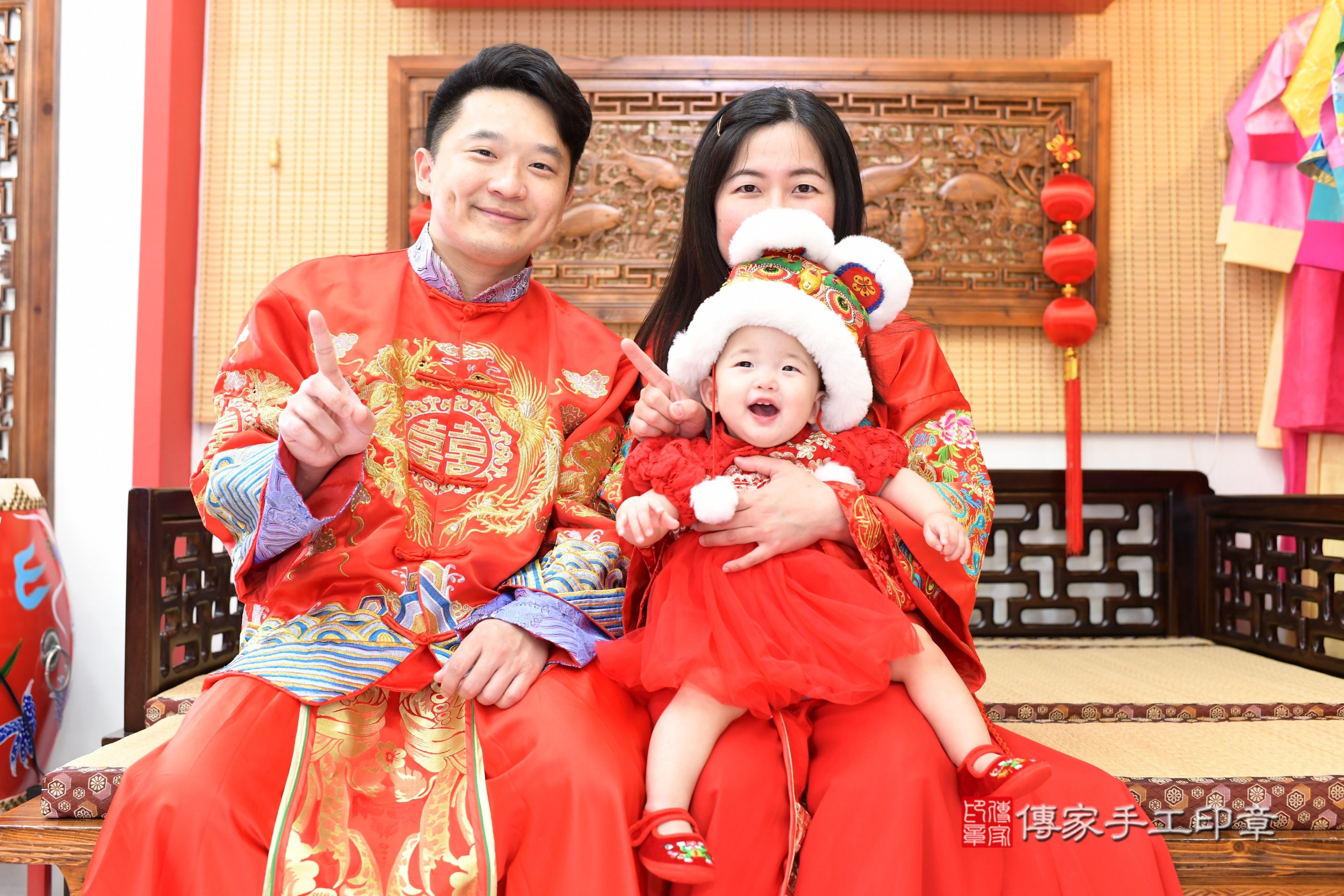 傳家手工印章台南店、抓周、度脺、中國風會場、傳家嬰兒古禮、吉祥話、抓周道具物品24種、拍照。抓周證書。寶寶抓周、滿周歲、生日快樂、祝福 傳家手工印章台南店、抓周、度脺、中國風會場、傳家嬰兒古禮、吉祥話、抓周道具物品24種、拍照。抓周證書。寶寶抓周、滿周歲、生日快樂、祝福