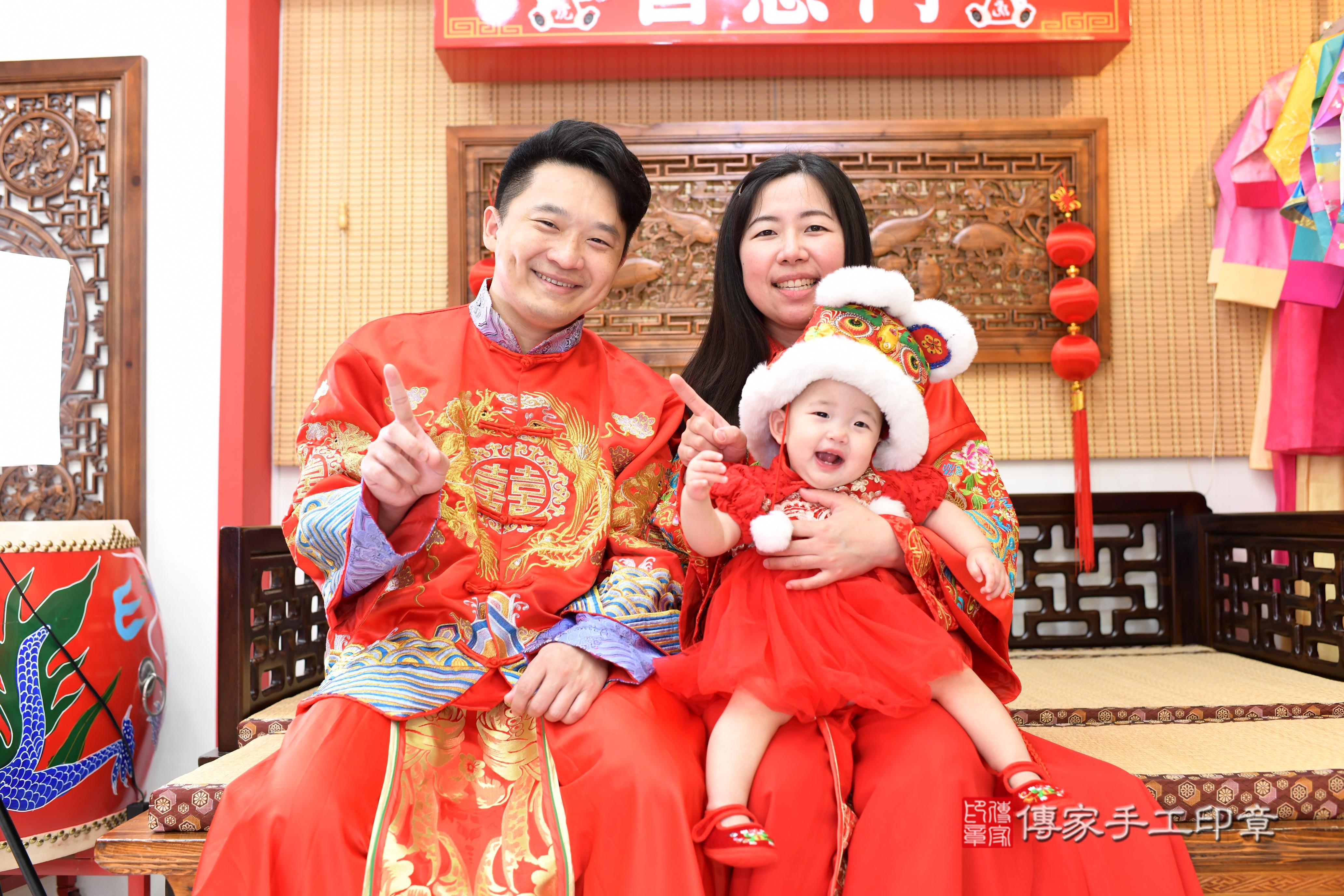 傳家手工印章台南店、抓周、度脺、中國風會場、傳家嬰兒古禮、吉祥話、抓周道具物品24種、拍照。抓周證書。寶寶抓周、滿周歲、生日快樂、祝福 傳家手工印章台南店、抓周、度脺、中國風會場、傳家嬰兒古禮、吉祥話、抓周道具物品24種、拍照。抓周證書。寶寶抓周、滿周歲、生日快樂、祝福