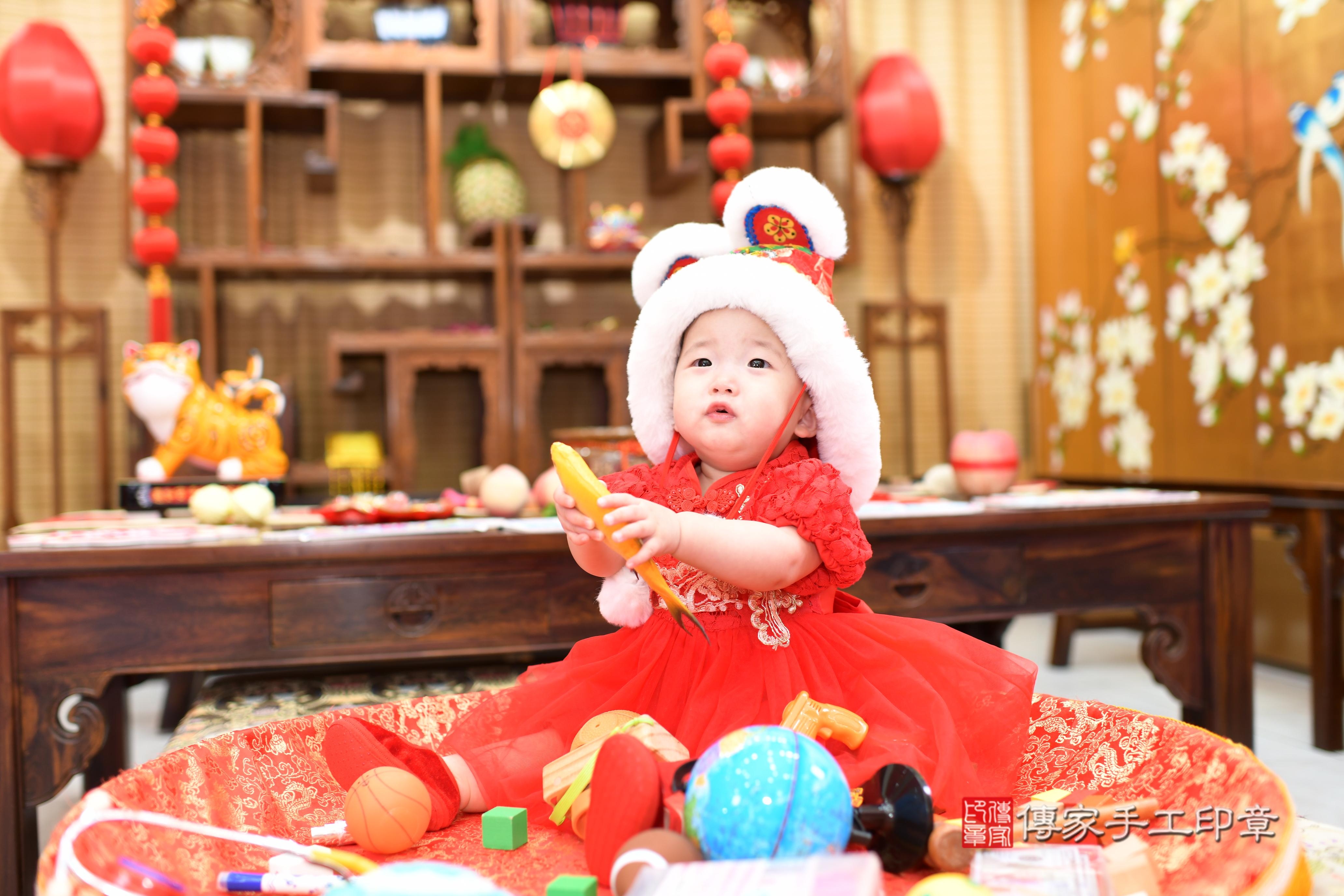 傳家手工印章台南店、抓周、度脺、中國風會場、傳家嬰兒古禮、吉祥話、抓周道具物品24種、拍照。抓周證書。寶寶抓周、滿周歲、生日快樂、祝福 傳家手工印章台南店、抓周、度脺、中國風會場、傳家嬰兒古禮、吉祥話、抓周道具物品24種、拍照。抓周證書。寶寶抓周、滿周歲、生日快樂、祝福