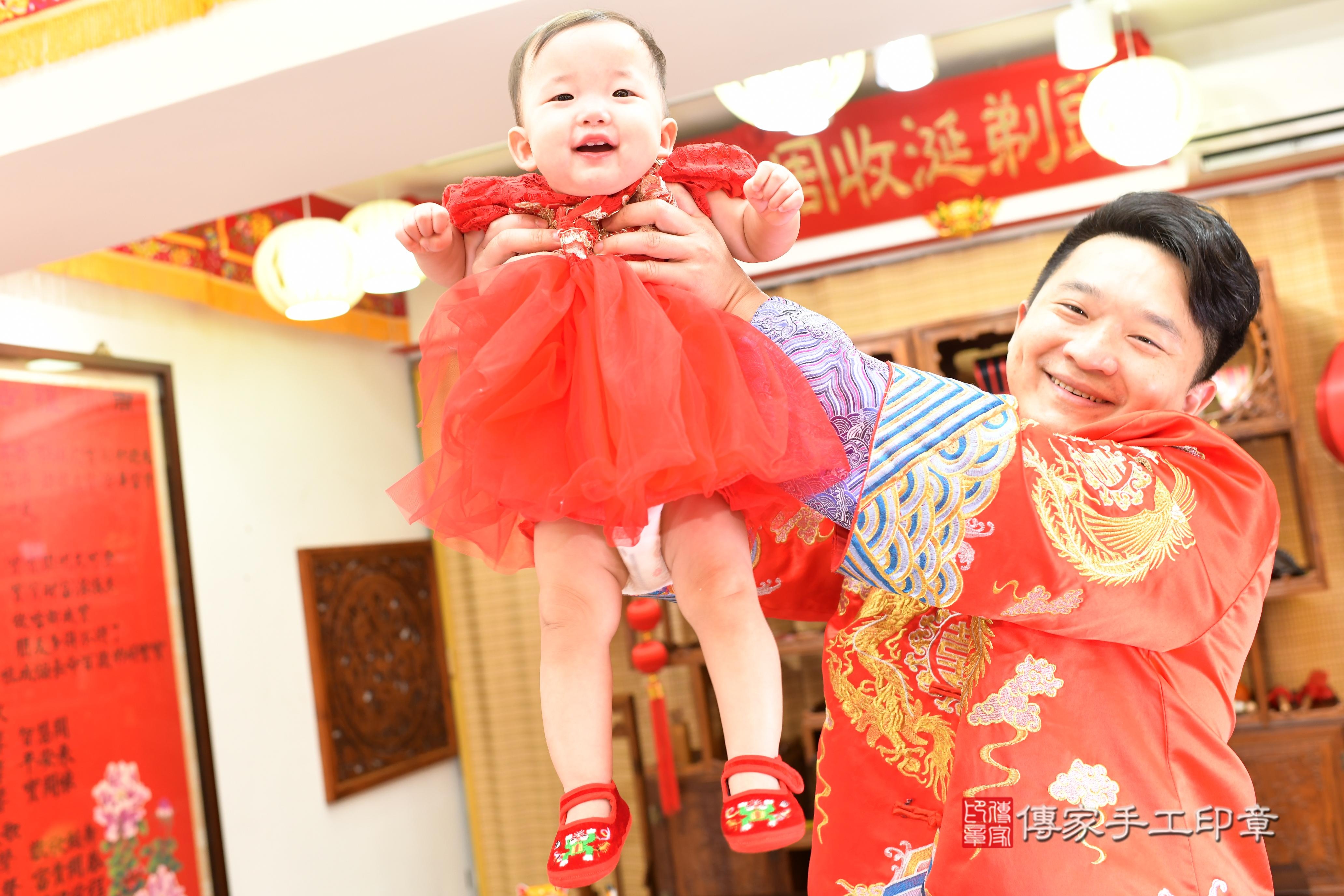 傳家手工印章台南店、抓周、度脺、中國風會場、傳家嬰兒古禮、吉祥話、抓周道具物品24種、拍照。抓周證書。寶寶抓周、滿周歲、生日快樂、祝福 傳家手工印章台南店、抓周、度脺、中國風會場、傳家嬰兒古禮、吉祥話、抓周道具物品24種、拍照。抓周證書。寶寶抓周、滿周歲、生日快樂、祝福