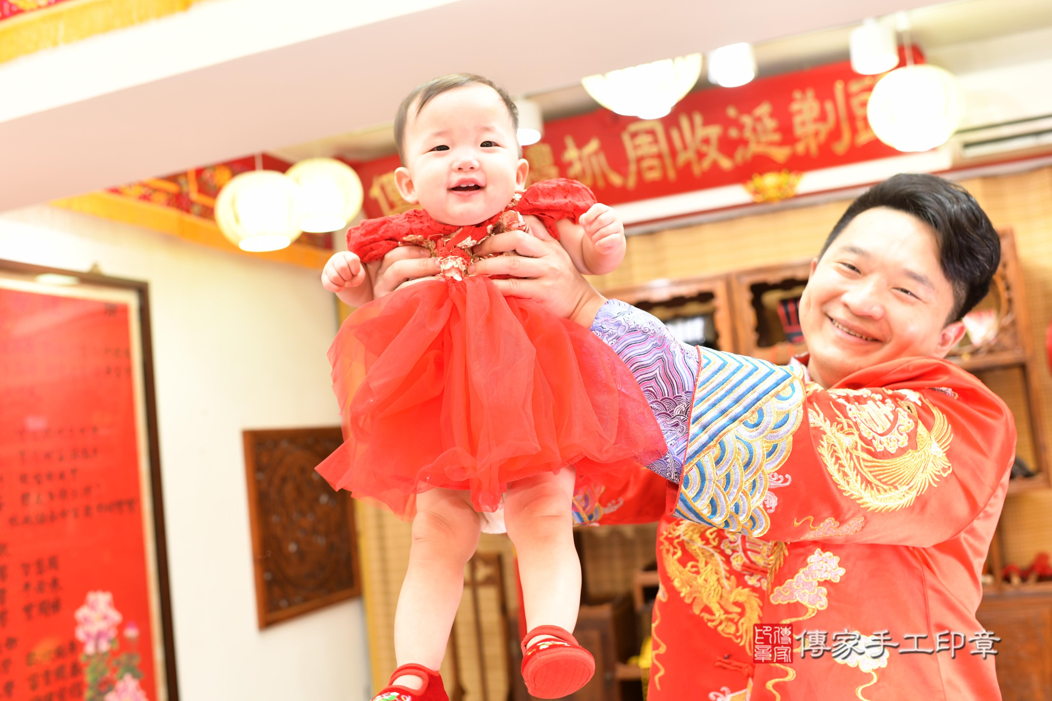 傳家手工印章台南店、抓周、度脺、中國風會場、傳家嬰兒古禮、吉祥話、抓周道具物品24種、拍照。抓周證書。寶寶抓周、滿周歲、生日快樂、祝福 傳家手工印章台南店、抓周、度脺、中國風會場、傳家嬰兒古禮、吉祥話、抓周道具物品24種、拍照。抓周證書。寶寶抓周、滿周歲、生日快樂、祝福