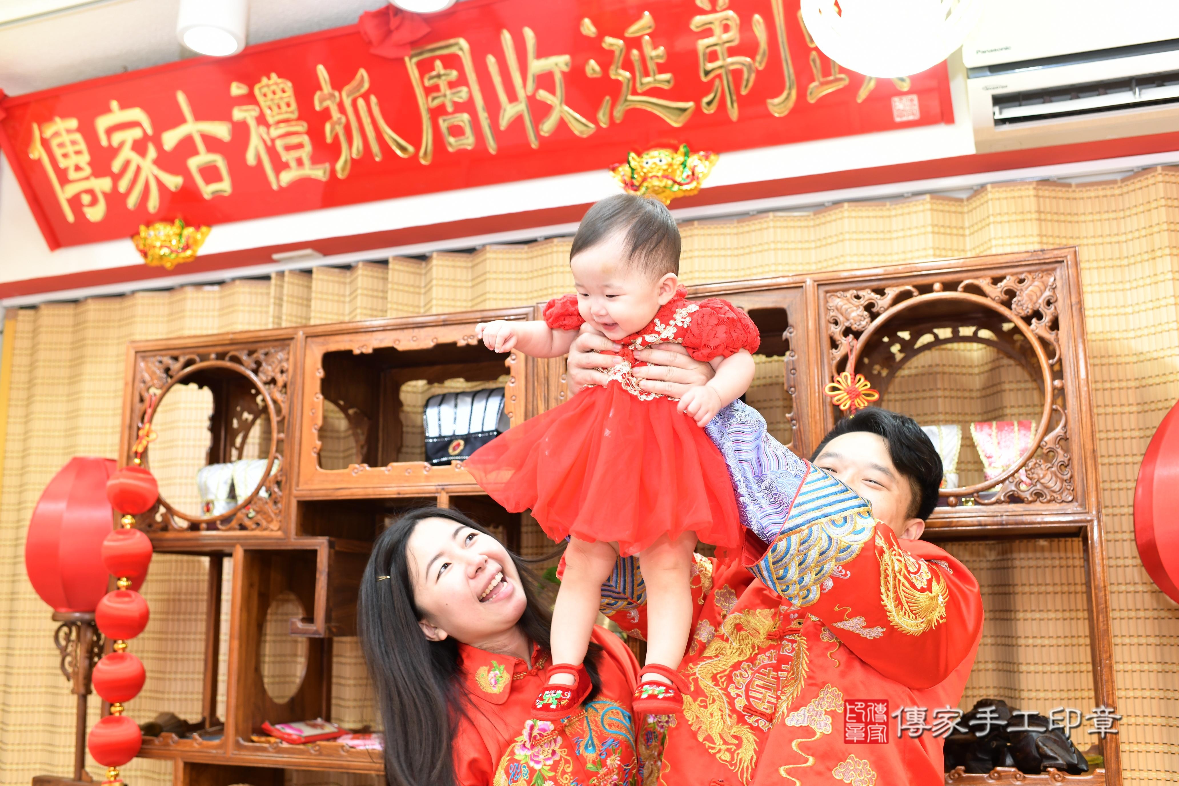 傳家手工印章台南店、抓周、度脺、中國風會場、傳家嬰兒古禮、吉祥話、抓周道具物品24種、拍照。抓周證書。寶寶抓周、滿周歲、生日快樂、祝福 傳家手工印章台南店、抓周、度脺、中國風會場、傳家嬰兒古禮、吉祥話、抓周道具物品24種、拍照。抓周證書。寶寶抓周、滿周歲、生日快樂、祝福