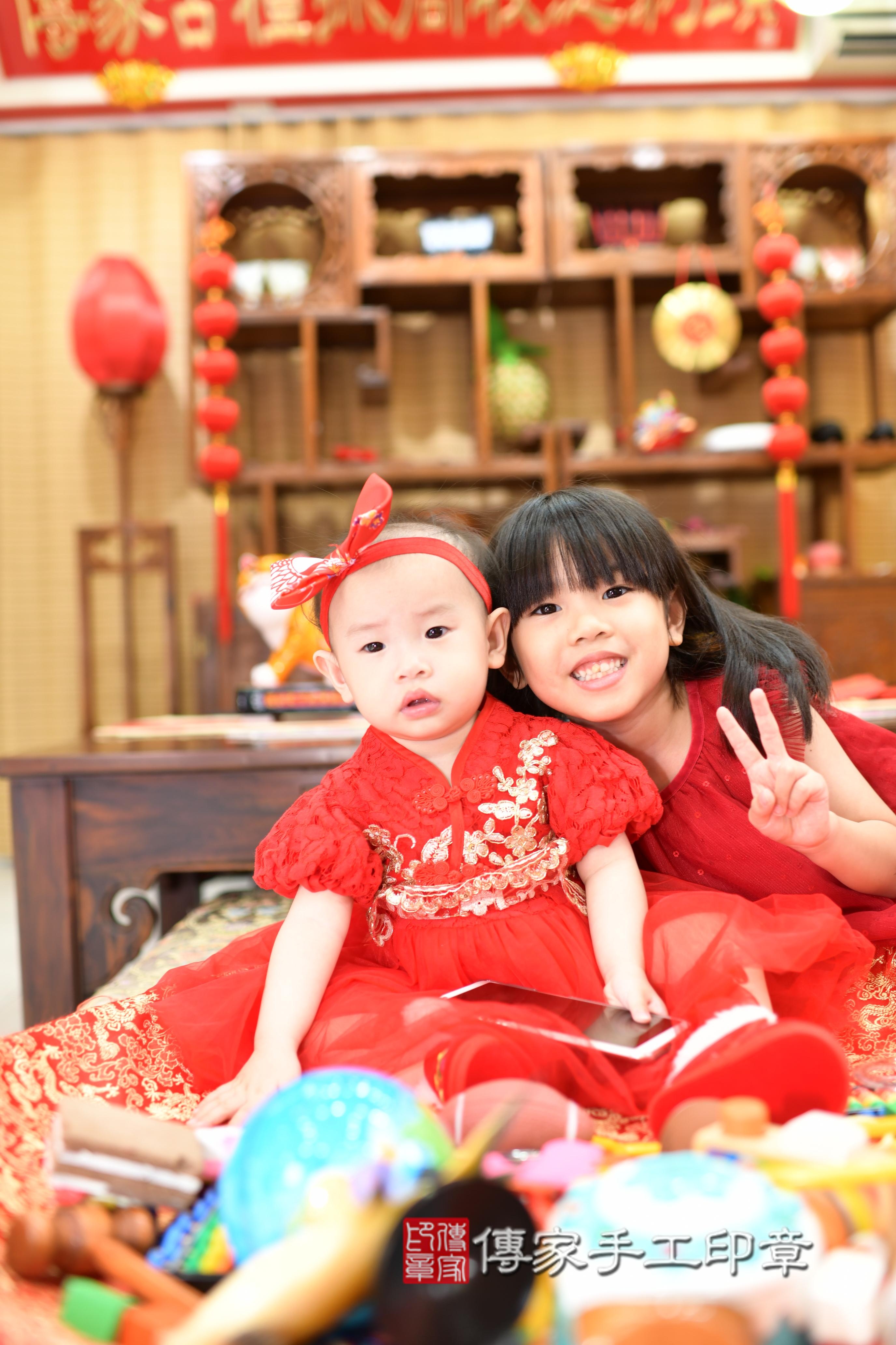 傳家手工印章台南店、抓周、度脺、中國風會場、傳家嬰兒古禮、吉祥話、抓周道具物品24種、拍照。抓周證書。寶寶抓周、滿周歲、生日快樂、祝福