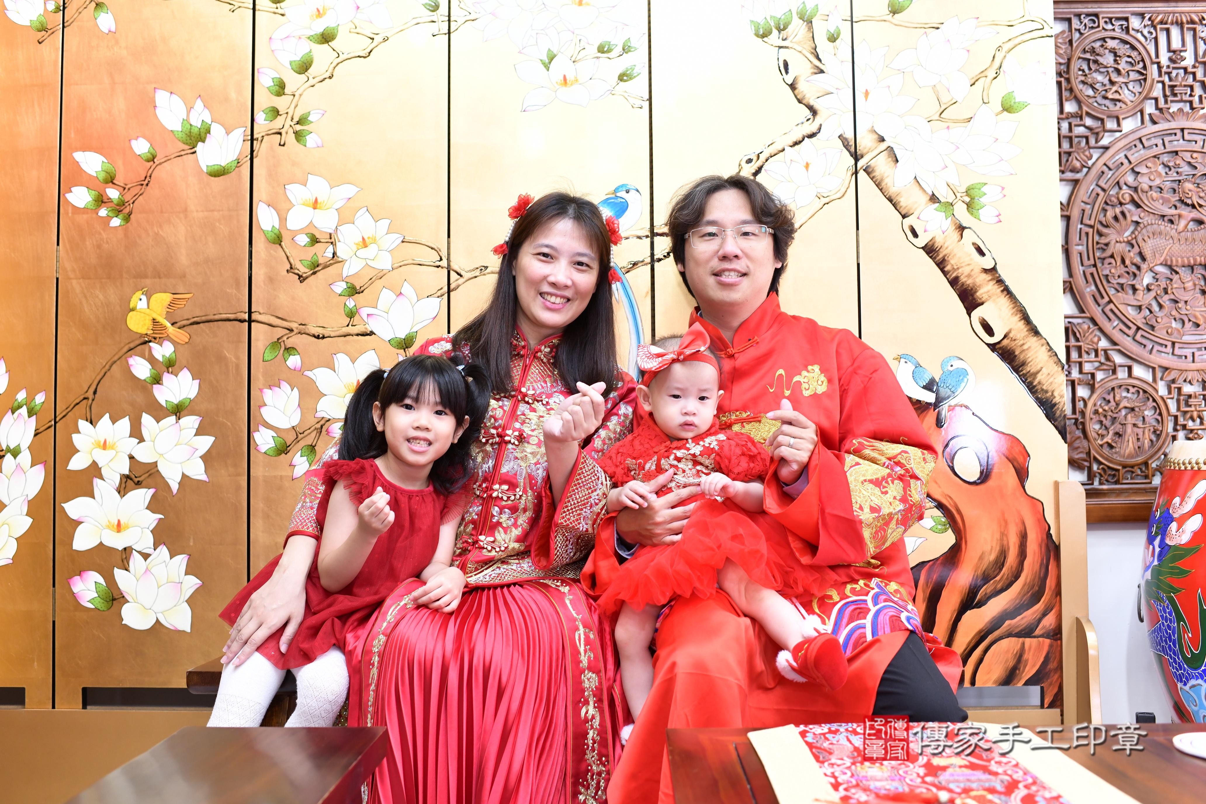 傳家手工印章台南店、抓周、度脺、中國風會場、傳家嬰兒古禮、吉祥話、抓周道具物品24種、拍照。抓周證書。寶寶抓周、滿周歲、生日快樂、祝福 傳家手工印章台南店、抓周、度脺、中國風會場、傳家嬰兒古禮、吉祥話、抓周道具物品24種、拍照。抓周證書。寶寶抓周、滿周歲、生日快樂、祝福