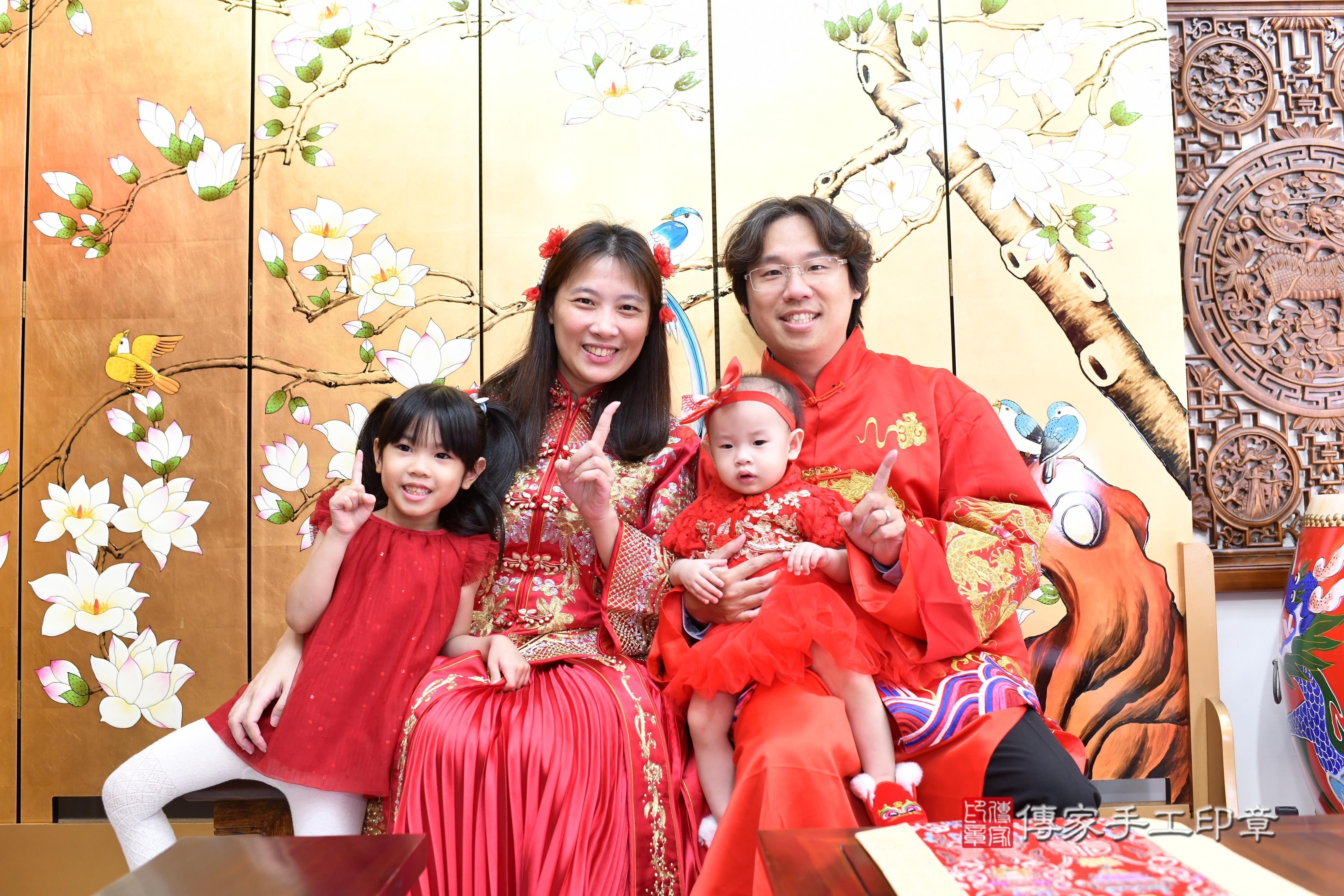 傳家手工印章台南店、抓周、度脺、中國風會場、傳家嬰兒古禮、吉祥話、抓周道具物品24種、拍照。抓周證書。寶寶抓周、滿周歲、生日快樂、祝福 傳家手工印章台南店、抓周、度脺、中國風會場、傳家嬰兒古禮、吉祥話、抓周道具物品24種、拍照。抓周證書。寶寶抓周、滿周歲、生日快樂、祝福