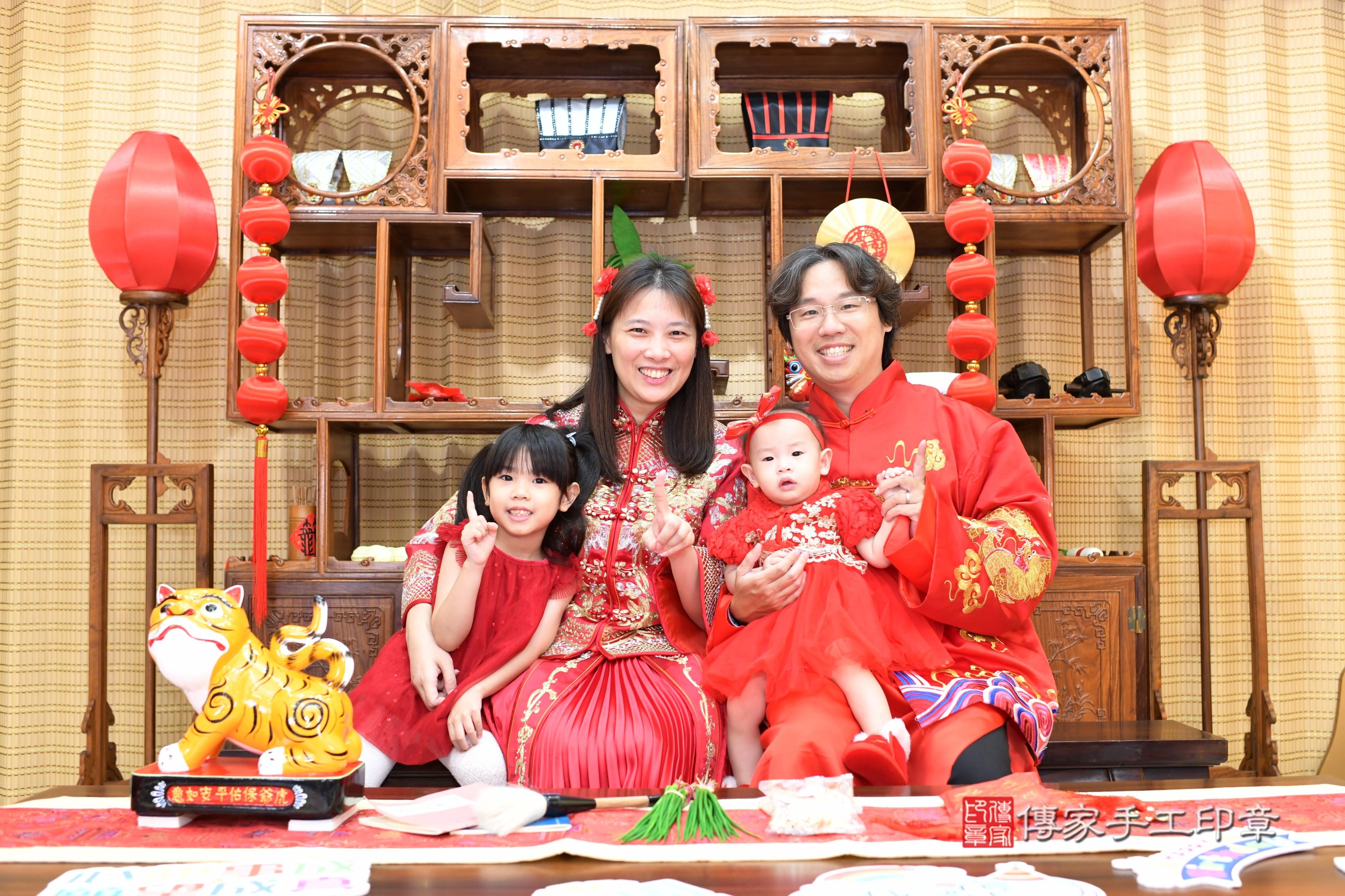 傳家手工印章台南店、抓周、度脺、中國風會場、傳家嬰兒古禮、吉祥話、抓周道具物品24種、拍照。抓周證書。寶寶抓周、滿周歲、生日快樂、祝福 傳家手工印章台南店、抓周、度脺、中國風會場、傳家嬰兒古禮、吉祥話、抓周道具物品24種、拍照。抓周證書。寶寶抓周、滿周歲、生日快樂、祝福