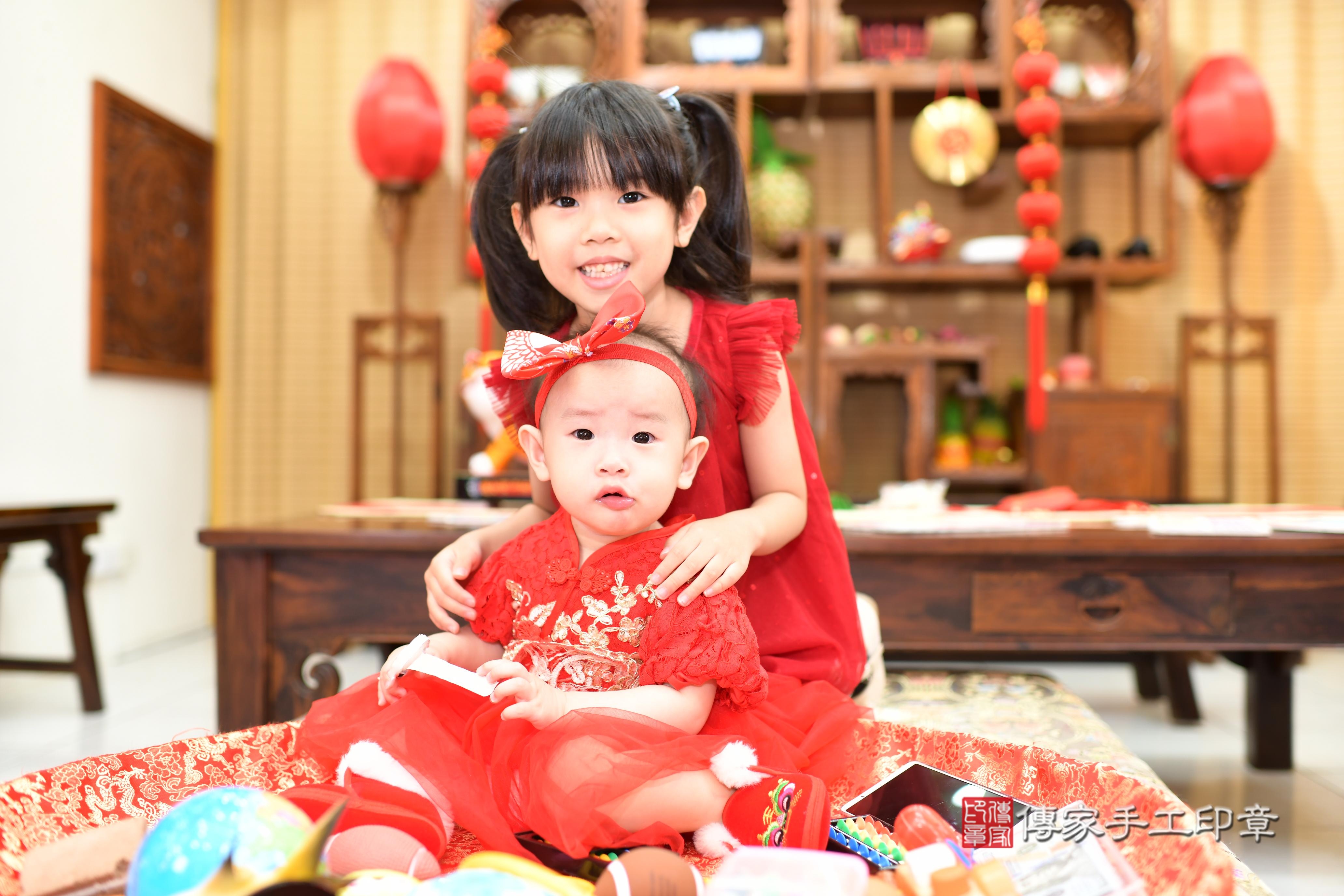 傳家手工印章台南店、抓周、度脺、中國風會場、傳家嬰兒古禮、吉祥話、抓周道具物品24種、拍照。抓周證書。寶寶抓周、滿周歲、生日快樂、祝福 傳家手工印章台南店、抓周、度脺、中國風會場、傳家嬰兒古禮、吉祥話、抓周道具物品24種、拍照。抓周證書。寶寶抓周、滿周歲、生日快樂、祝福