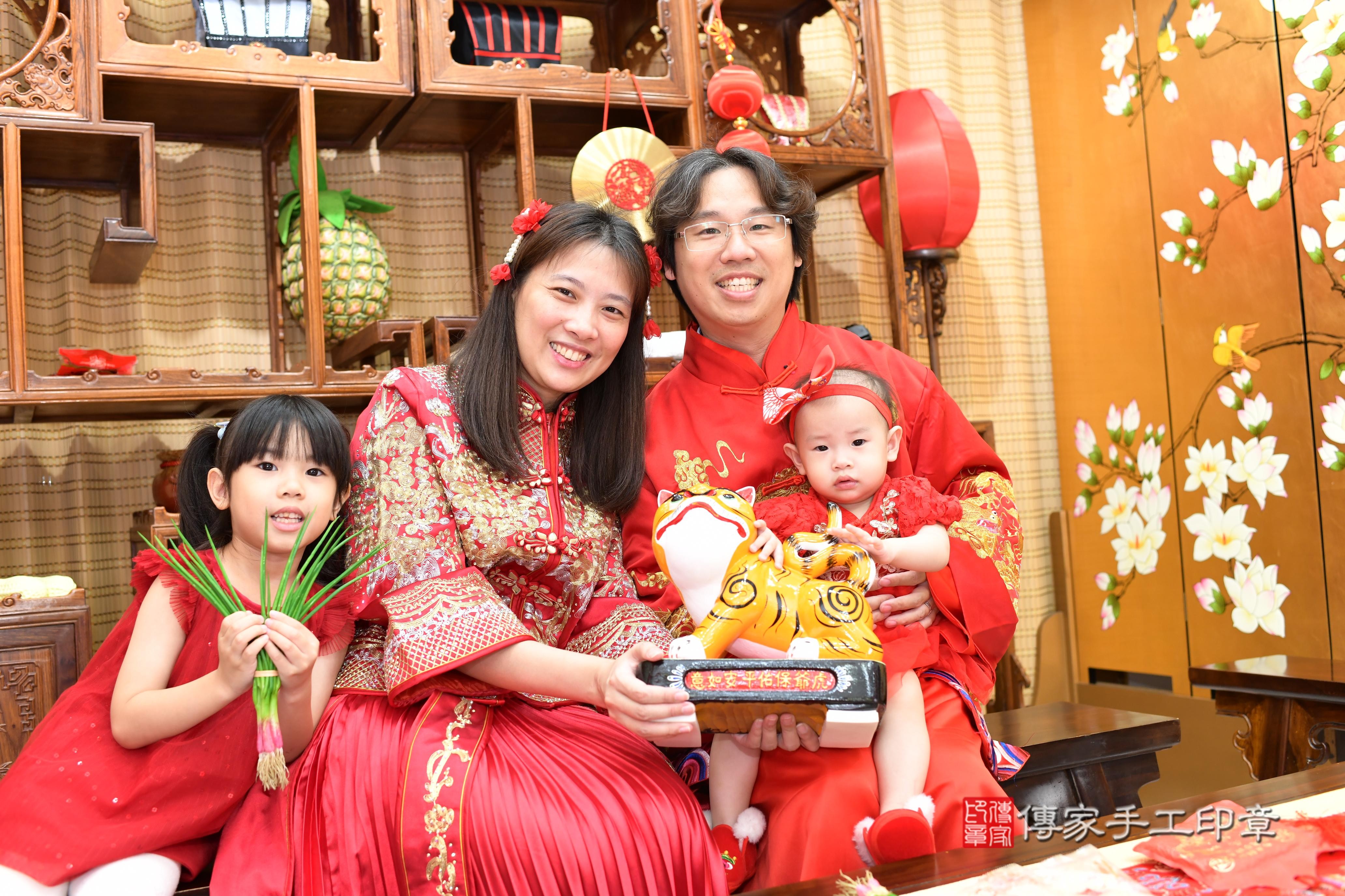 傳家手工印章台南店、抓周、度脺、中國風會場、傳家嬰兒古禮、吉祥話、抓周道具物品24種、拍照。抓周證書。寶寶抓周、滿周歲、生日快樂、祝福 傳家手工印章台南店、抓周、度脺、中國風會場、傳家嬰兒古禮、吉祥話、抓周道具物品24種、拍照。抓周證書。寶寶抓周、滿周歲、生日快樂、祝福