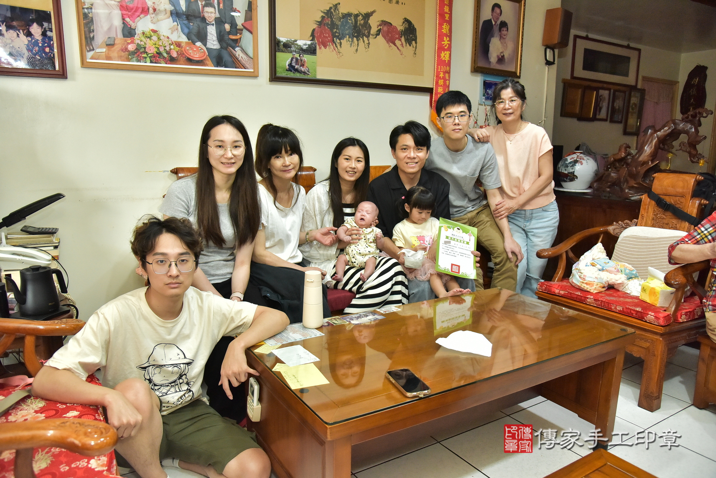 小宇寶寶(桃園市龜山區到府嬰兒小宇寶寶滿月剃頭理髮、到府嬰兒剃胎毛儀式吉祥話)。到府剃頭剃胎毛主持、專業拍照、證書。★購買「臍帶章、肚臍章、胎毛筆刷印章」贈送：剃頭、收涎、抓周，三選一。2025.6.8，照片10
