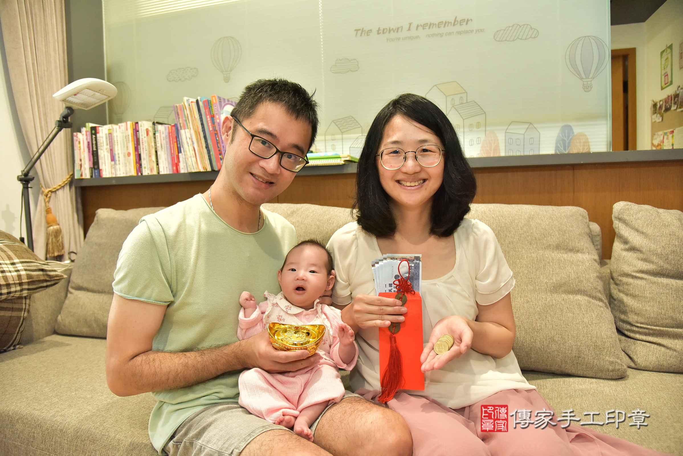 彤彤寶寶(新北市中和區到府嬰兒彤彤寶寶滿月剃頭理髮、到府嬰兒剃胎毛儀式吉祥話)。到府剃頭剃胎毛主持、專業拍照、證書。★購買「臍帶章、肚臍章、胎毛筆刷印章」贈送：剃頭、收涎、抓周，三選一。2025.6.9，照片9