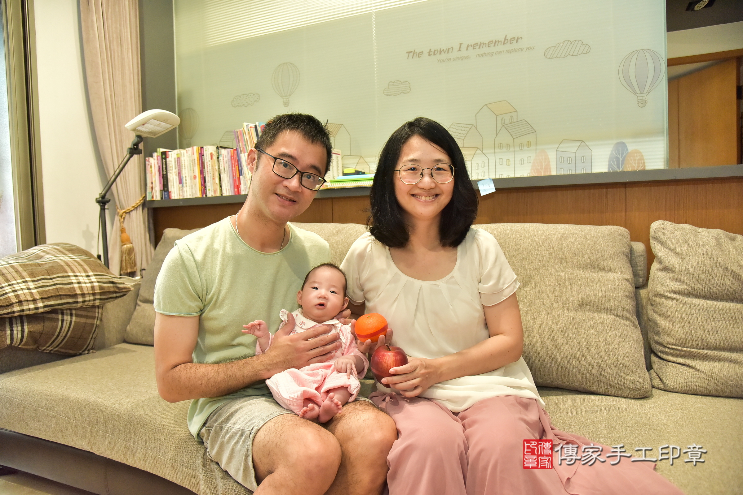 彤彤寶寶(新北市中和區到府嬰兒彤彤寶寶滿月剃頭理髮、到府嬰兒剃胎毛儀式吉祥話)。到府剃頭剃胎毛主持、專業拍照、證書。★購買「臍帶章、肚臍章、胎毛筆刷印章」贈送：剃頭、收涎、抓周，三選一。2025.6.9，照片5