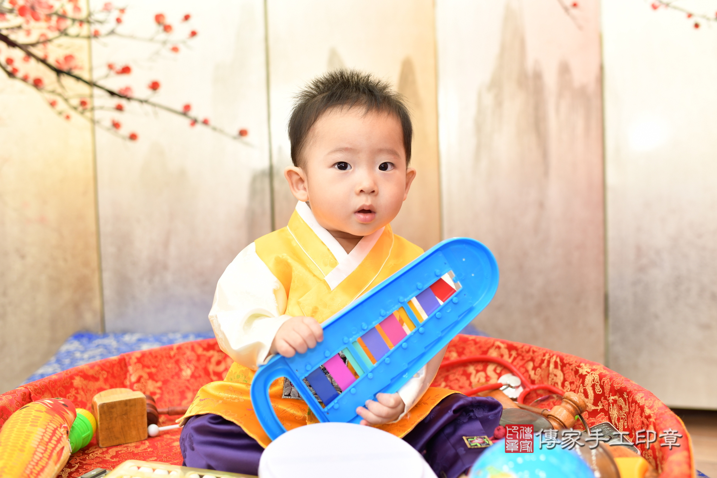 新北市永和區小勛寶寶抓周推薦:傳家新北店抓周度脺中國風會場,嬰兒古禮抓周流程儀式吉祥話、抓周道具物品24種、拍照。抓周證書。2025.6.1,照片10 新北市永和區小勛寶寶抓周推薦:傳家新北店抓周度脺中國風會場,嬰兒古禮抓周流程儀式吉祥話、抓周道具物品24種、拍照。抓周證書。2025.6.1,照片10