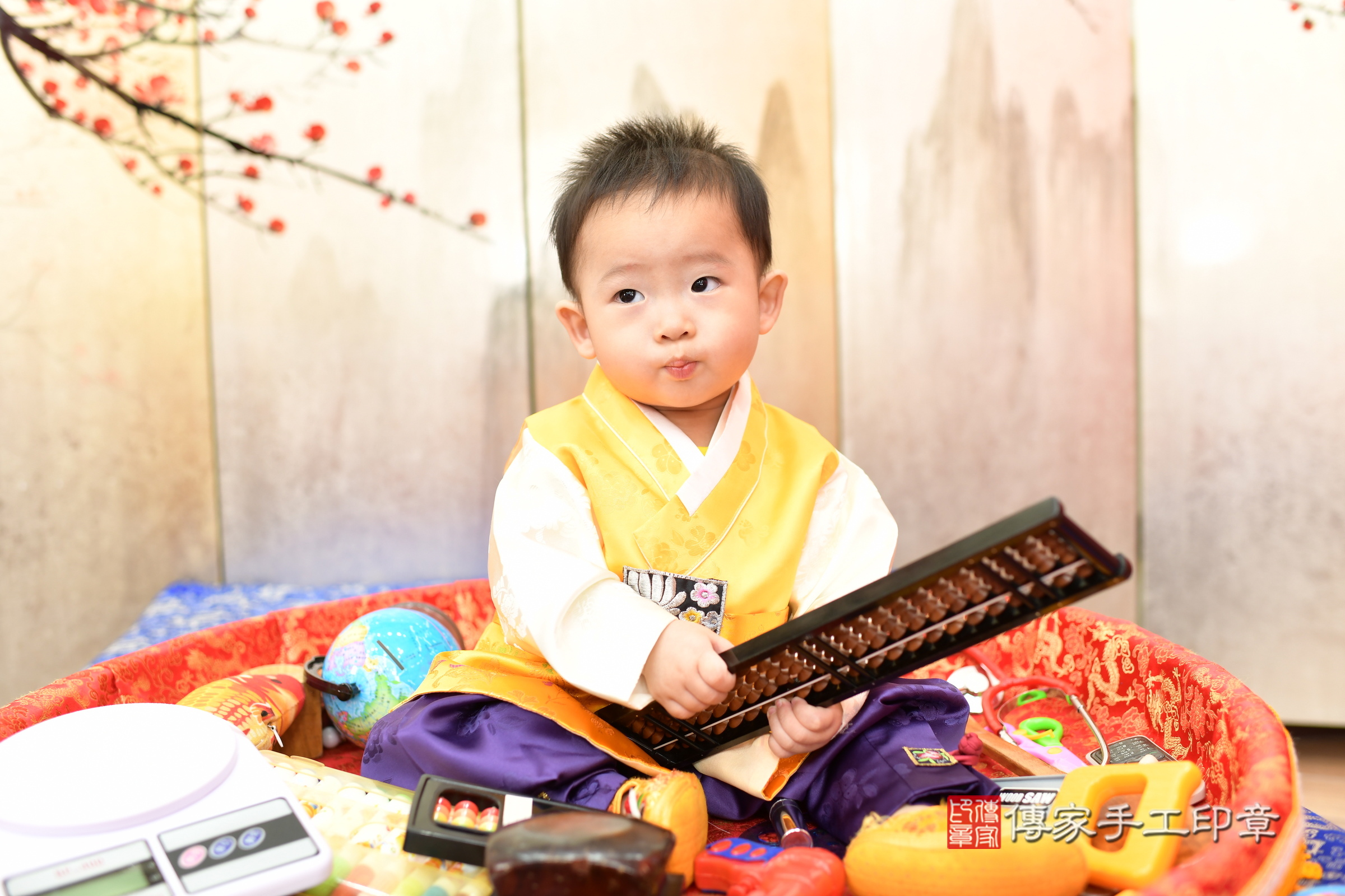 新北市永和區小勛寶寶抓周推薦:傳家新北店抓周度脺中國風會場,嬰兒古禮抓周流程儀式吉祥話、抓周道具物品24種、拍照。抓周證書。2025.6.1,照片12 新北市永和區小勛寶寶抓周推薦:傳家新北店抓周度脺中國風會場,嬰兒古禮抓周流程儀式吉祥話、抓周道具物品24種、拍照。抓周證書。2025.6.1,照片12