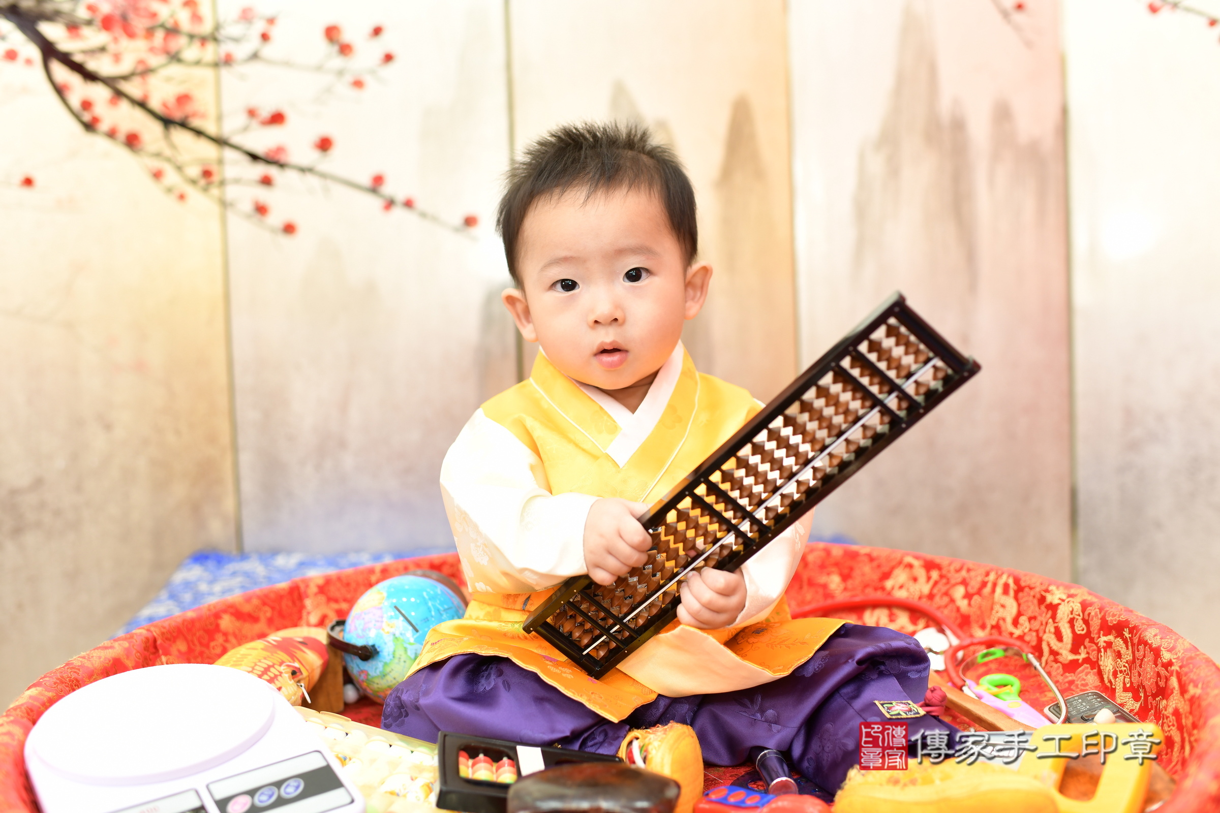 新北市永和區小勛寶寶抓周推薦:傳家新北店抓周度脺中國風會場,嬰兒古禮抓周流程儀式吉祥話、抓周道具物品24種、拍照。抓周證書。2025.6.1,照片11 新北市永和區小勛寶寶抓周推薦:傳家新北店抓周度脺中國風會場,嬰兒古禮抓周流程儀式吉祥話、抓周道具物品24種、拍照。抓周證書。2025.6.1,照片11