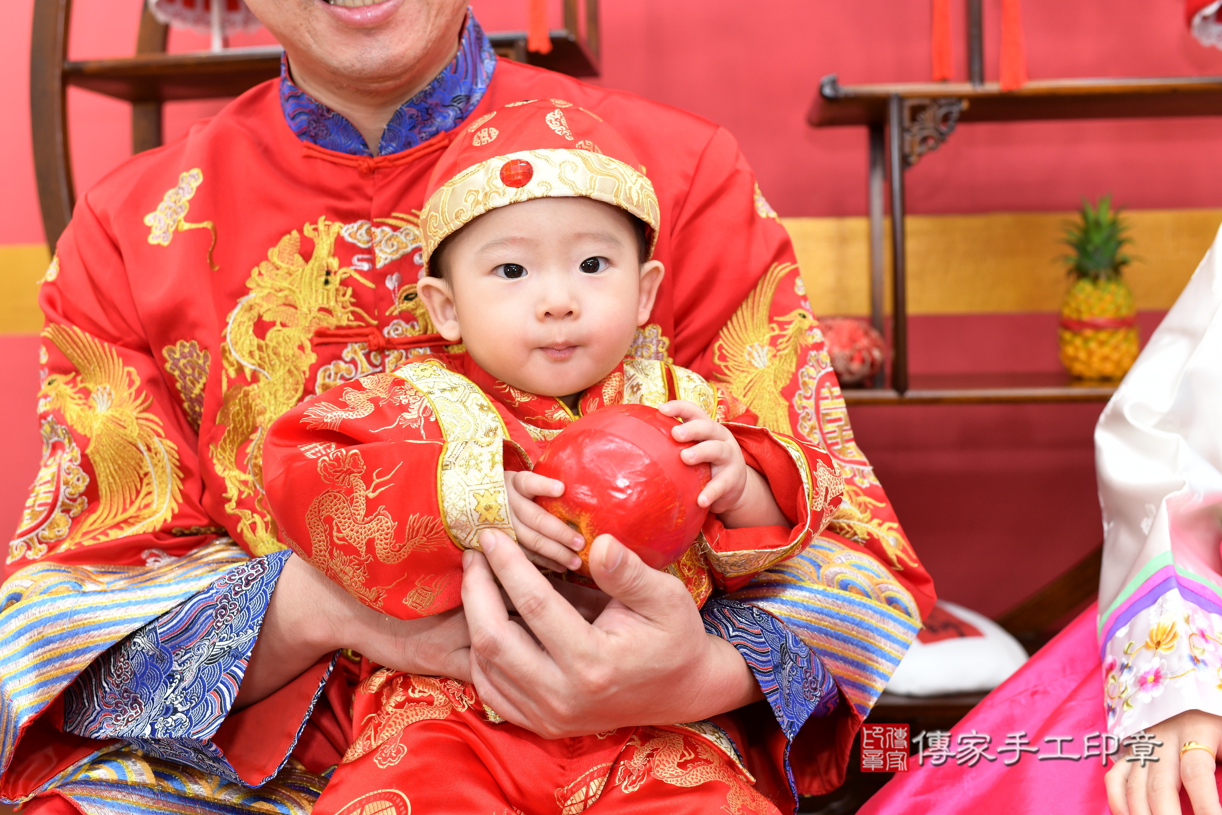 新北市永和區小勛寶寶抓周推薦:傳家新北店抓周度脺中國風會場,嬰兒古禮抓周流程儀式吉祥話、抓周道具物品24種、拍照。抓周證書。2025.6.1,照片15 新北市永和區小勛寶寶抓周推薦:傳家新北店抓周度脺中國風會場,嬰兒古禮抓周流程儀式吉祥話、抓周道具物品24種、拍照。抓周證書。2025.6.1,照片15