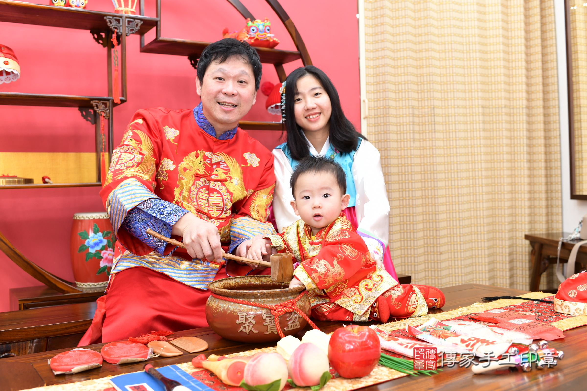 新北市永和區小勛寶寶抓周推薦:傳家新北店抓周度脺中國風會場,嬰兒古禮抓周流程儀式吉祥話、抓周道具物品24種、拍照。抓周證書。2025.6.1,照片13 新北市永和區小勛寶寶抓周推薦:傳家新北店抓周度脺中國風會場,嬰兒古禮抓周流程儀式吉祥話、抓周道具物品24種、拍照。抓周證書。2025.6.1,照片13