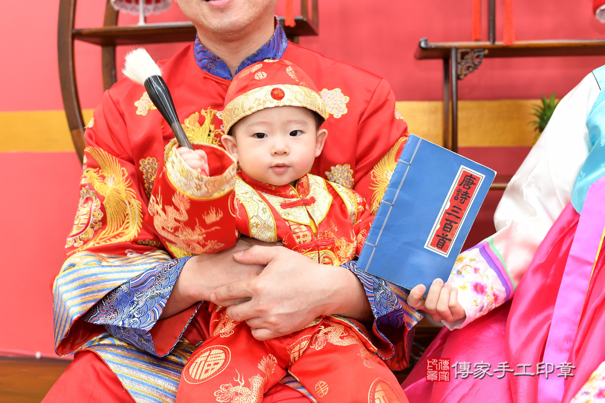 新北市永和區小勛寶寶抓周推薦:傳家新北店抓周度脺中國風會場,嬰兒古禮抓周流程儀式吉祥話、抓周道具物品24種、拍照。抓周證書。2025.6.1,照片14 新北市永和區小勛寶寶抓周推薦:傳家新北店抓周度脺中國風會場,嬰兒古禮抓周流程儀式吉祥話、抓周道具物品24種、拍照。抓周證書。2025.6.1,照片14