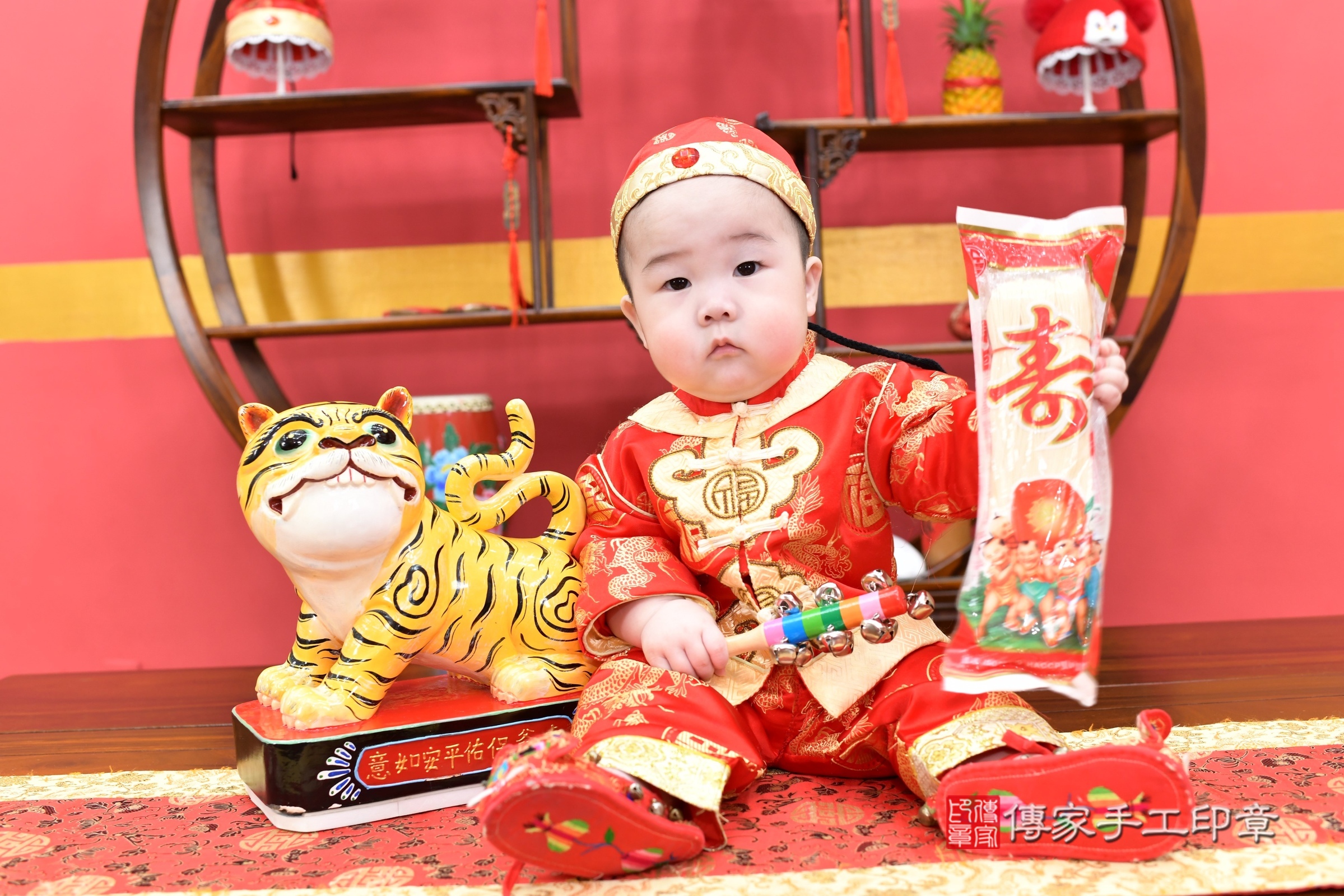 新北市永和區小言寶寶抓周推薦:傳家新北店抓周度脺中國風會場,嬰兒古禮抓周流程儀式吉祥話、抓周道具物品24種、拍照。抓周證書。2025.6.7,照片12 新北市永和區小言寶寶抓周推薦:傳家新北店抓周度脺中國風會場,嬰兒古禮抓周流程儀式吉祥話、抓周道具物品24種、拍照。抓周證書。2025.6.7,照片12