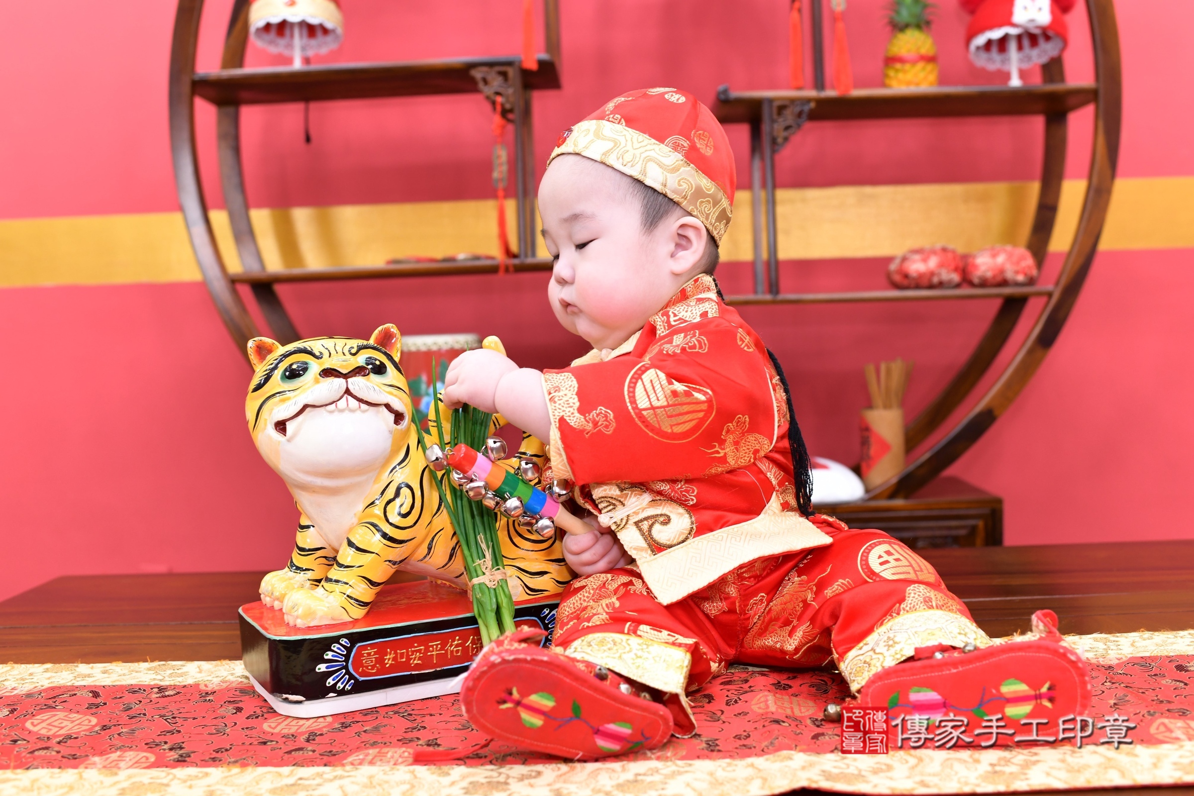 新北市永和區小言寶寶抓周推薦:傳家新北店抓周度脺中國風會場,嬰兒古禮抓周流程儀式吉祥話、抓周道具物品24種、拍照。抓周證書。2025.6.7,照片13 新北市永和區小言寶寶抓周推薦:傳家新北店抓周度脺中國風會場,嬰兒古禮抓周流程儀式吉祥話、抓周道具物品24種、拍照。抓周證書。2025.6.7,照片13