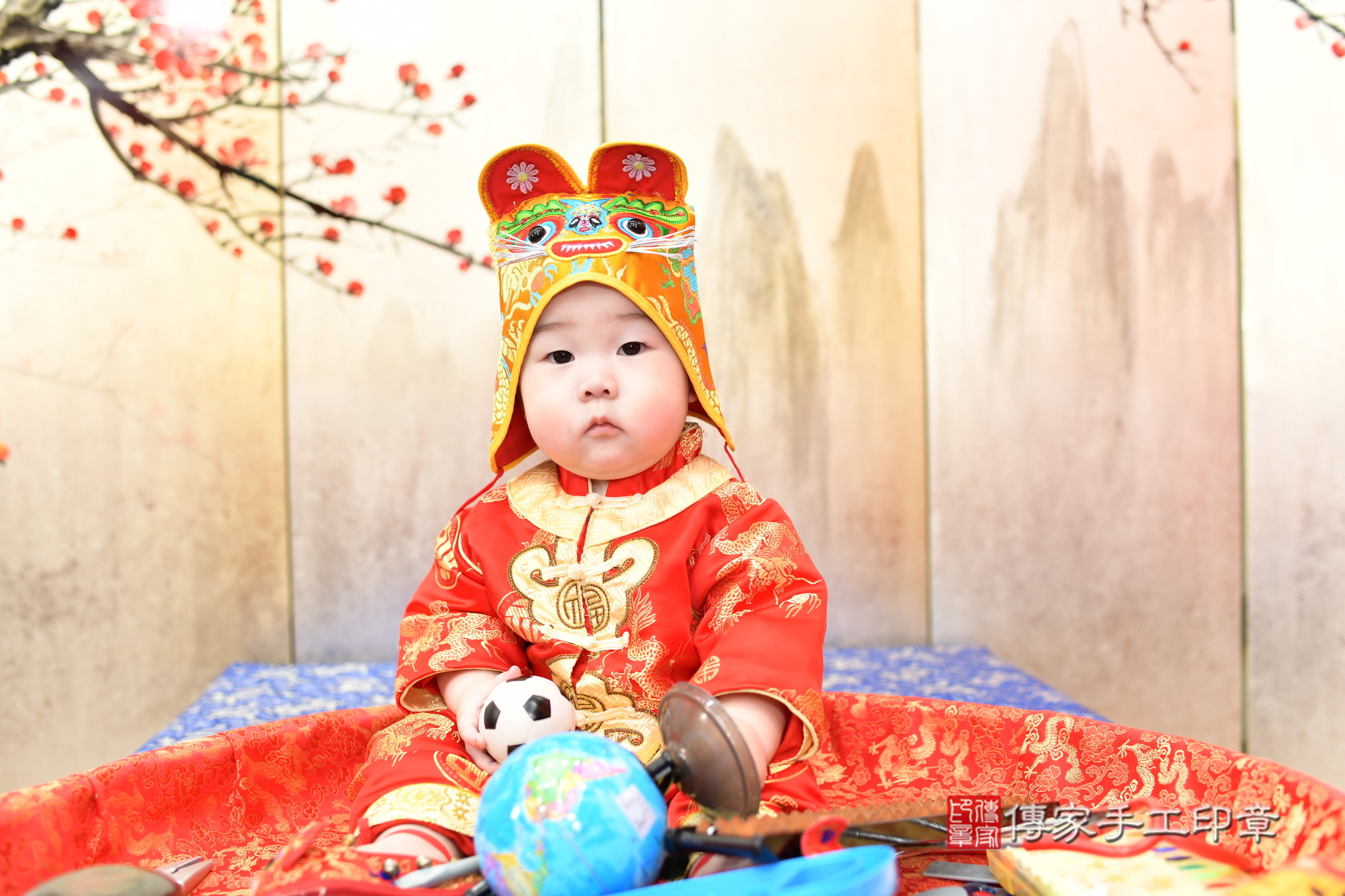 新北市永和區小言寶寶抓周推薦:傳家新北店抓周度脺中國風會場,嬰兒古禮抓周流程儀式吉祥話、抓周道具物品24種、拍照。抓周證書。2025.6.7,照片8 新北市永和區小言寶寶抓周推薦:傳家新北店抓周度脺中國風會場,嬰兒古禮抓周流程儀式吉祥話、抓周道具物品24種、拍照。抓周證書。2025.6.7,照片8