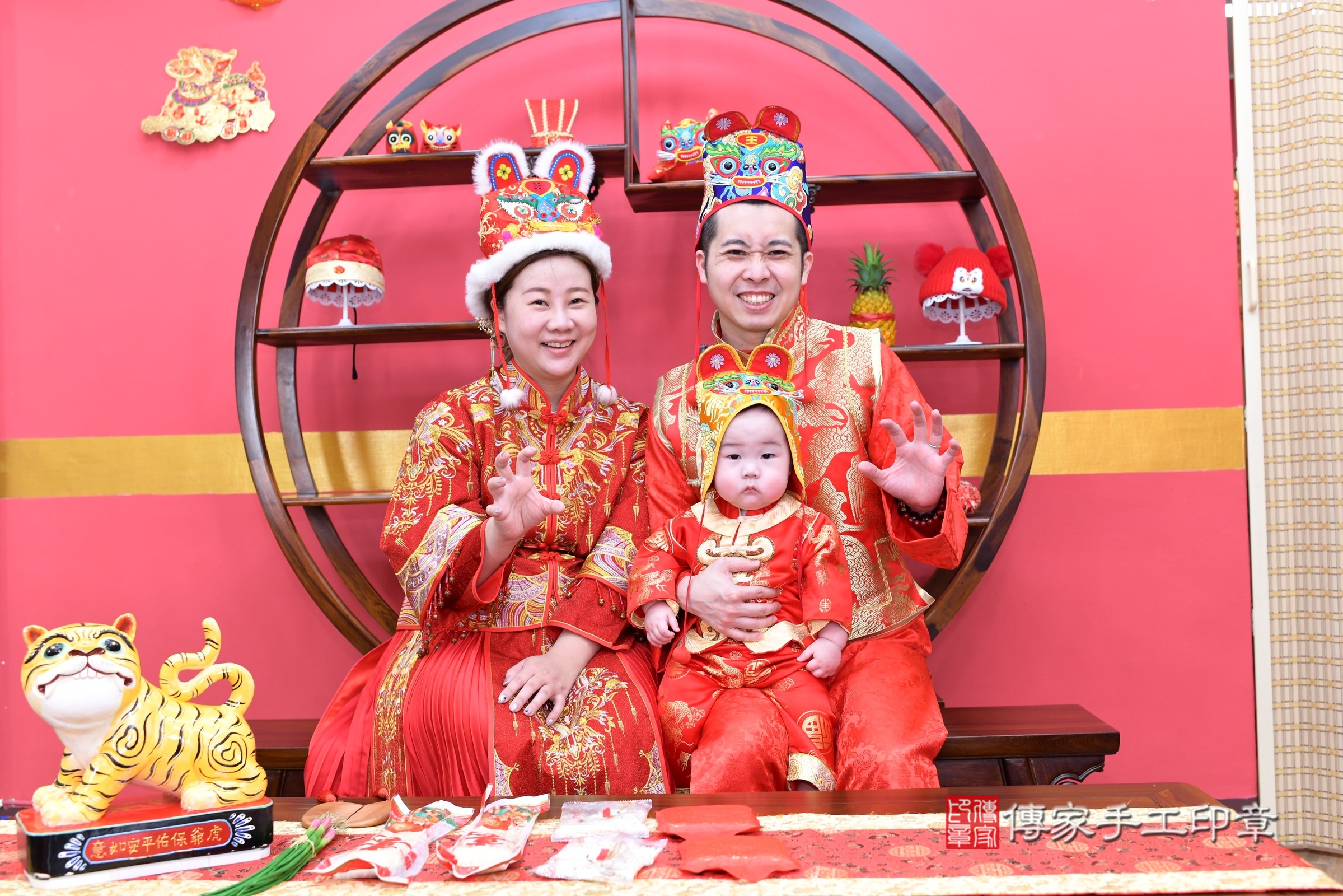 新北市永和區小言寶寶抓周推薦:傳家新北店抓周度脺中國風會場,嬰兒古禮抓周流程儀式吉祥話、抓周道具物品24種、拍照。抓周證書。2025.6.7,照片2 新北市永和區小言寶寶抓周推薦:傳家新北店抓周度脺中國風會場,嬰兒古禮抓周流程儀式吉祥話、抓周道具物品24種、拍照。抓周證書。2025.6.7,照片2